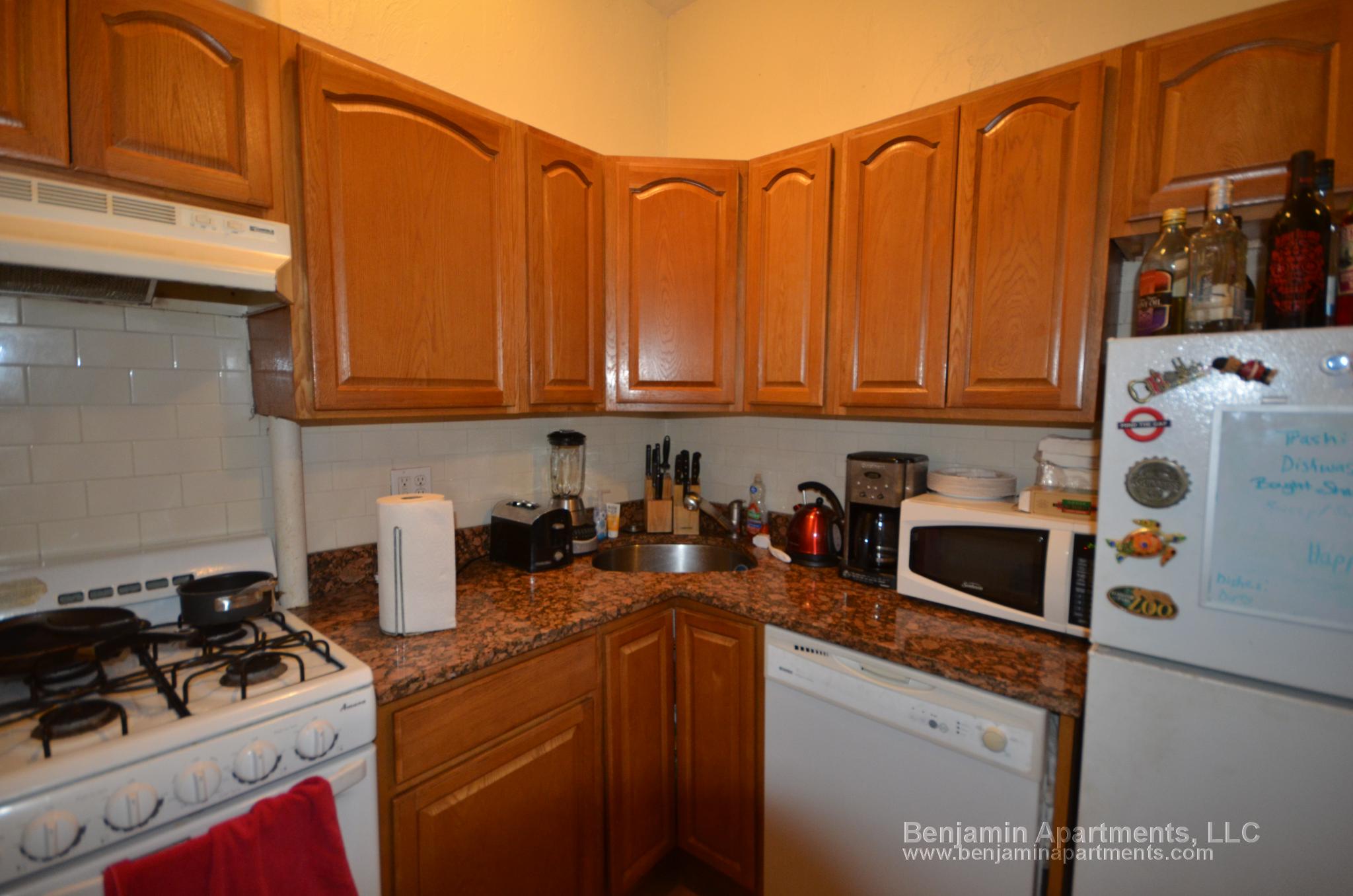 3 bed, 1 bath apartment for rent at 204 Hemenway St Unit 1, Fenway