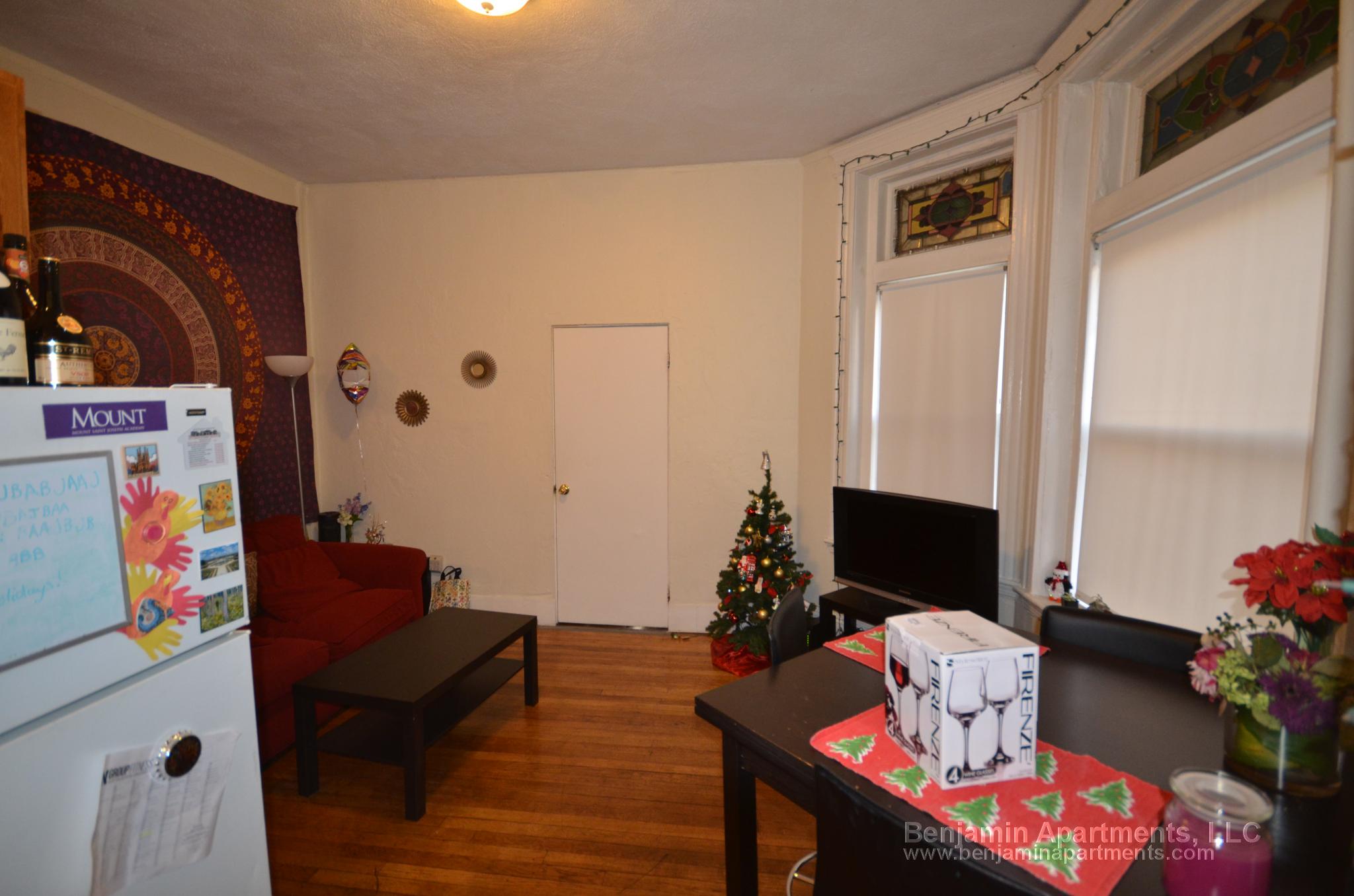 3 bed, 1 bath apartment for rent at 204 Hemenway St Unit 1, Fenway — photo 5 of 10