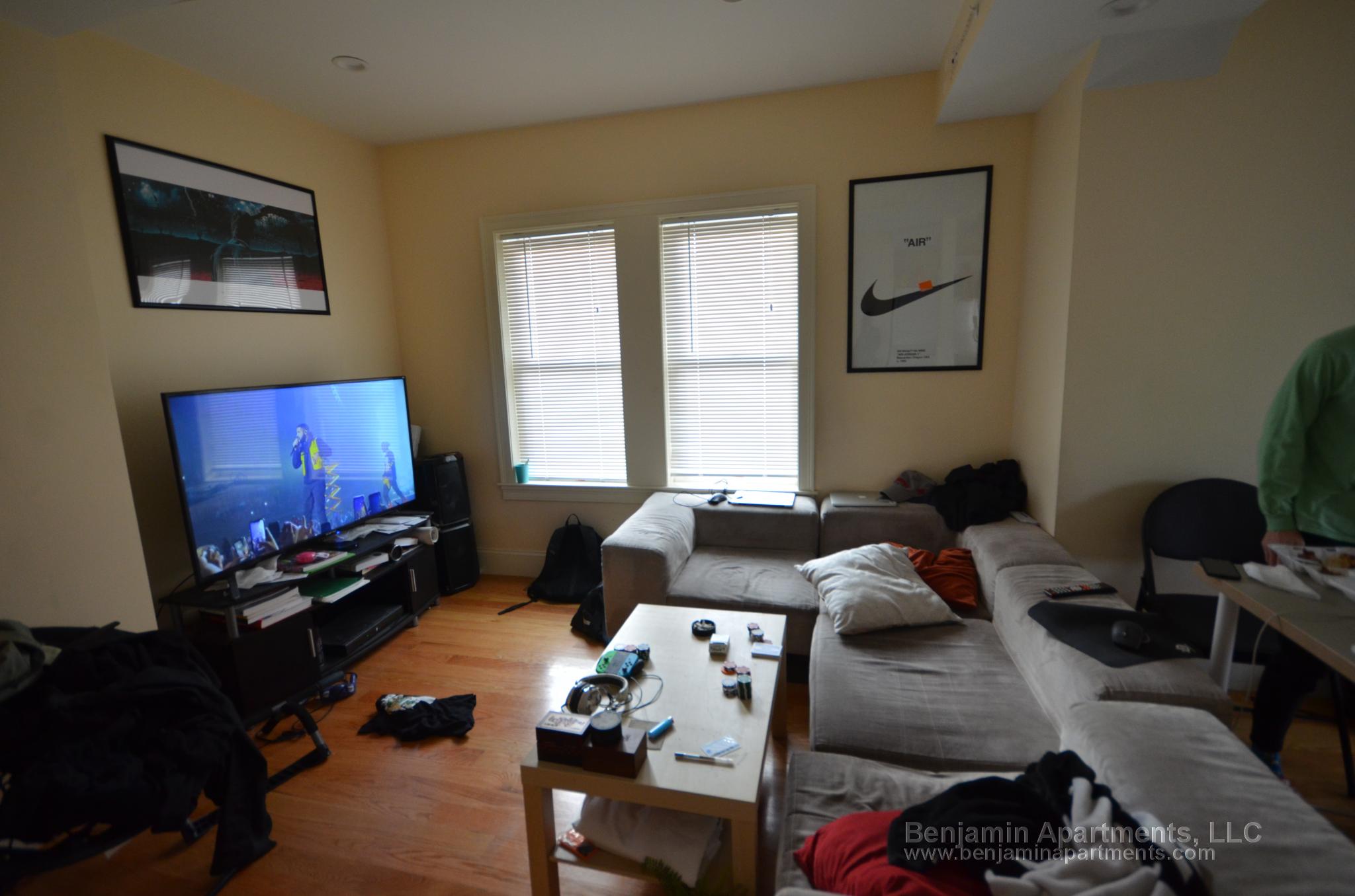 5 Griggs Pl, Allston