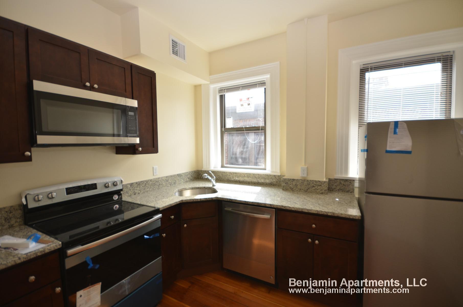 2 bed, 1 bath apartment for rent at 1461 Beacon St Unit 43, Coolidge Corner — photo 2 of 10