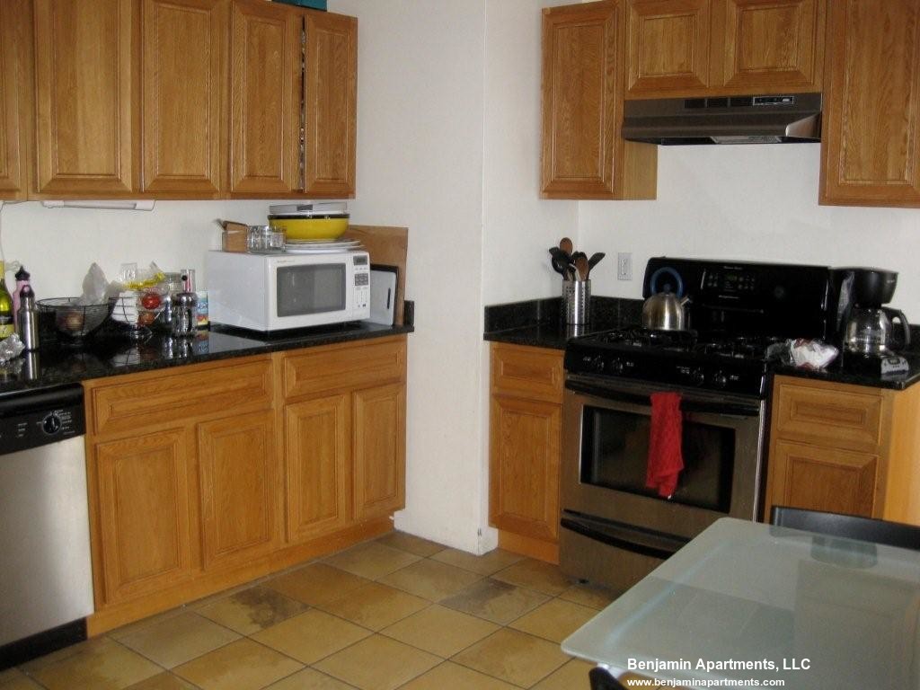 600 Broadway, Magoun Square