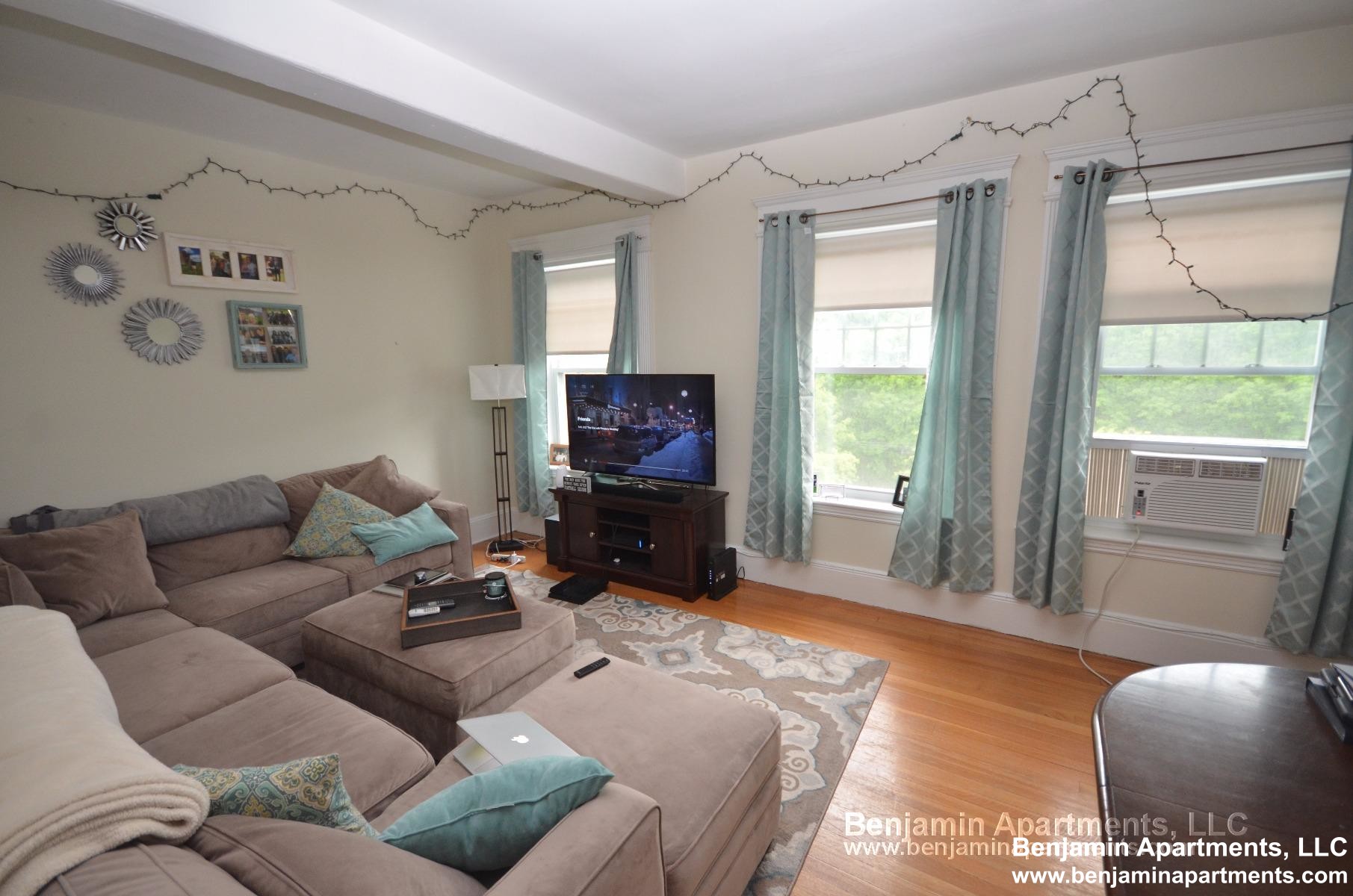 1589 Beacon St, Washington Square