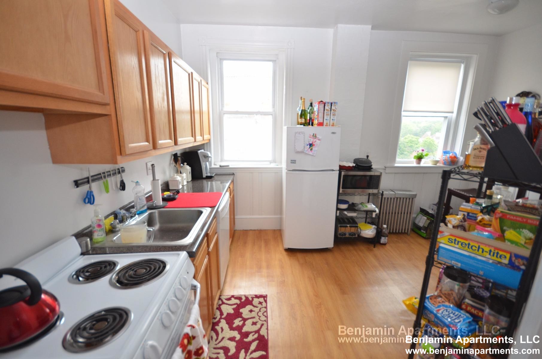 1589 Beacon St, Washington Square