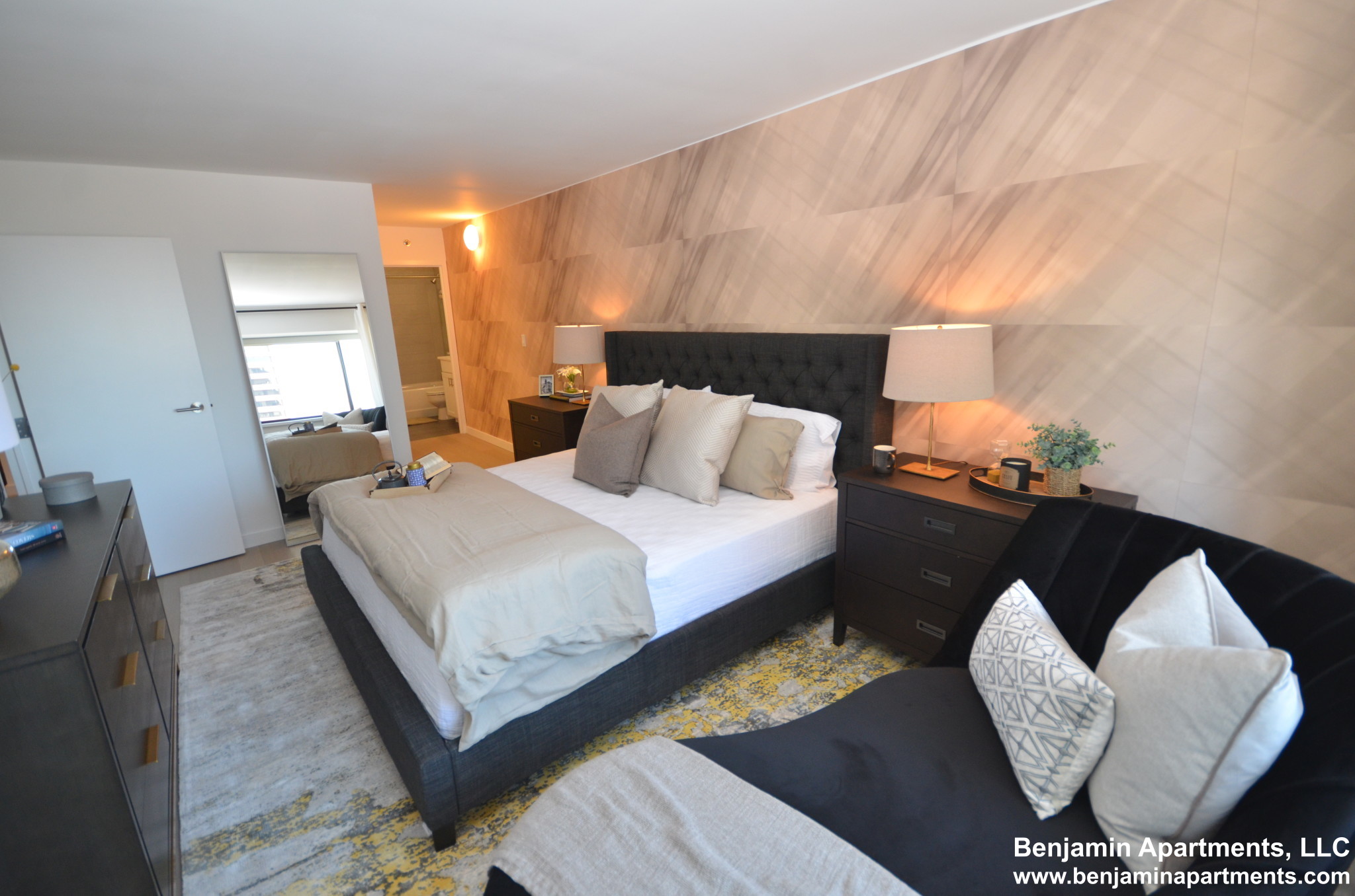 1 Devonshire Pl, Downtown