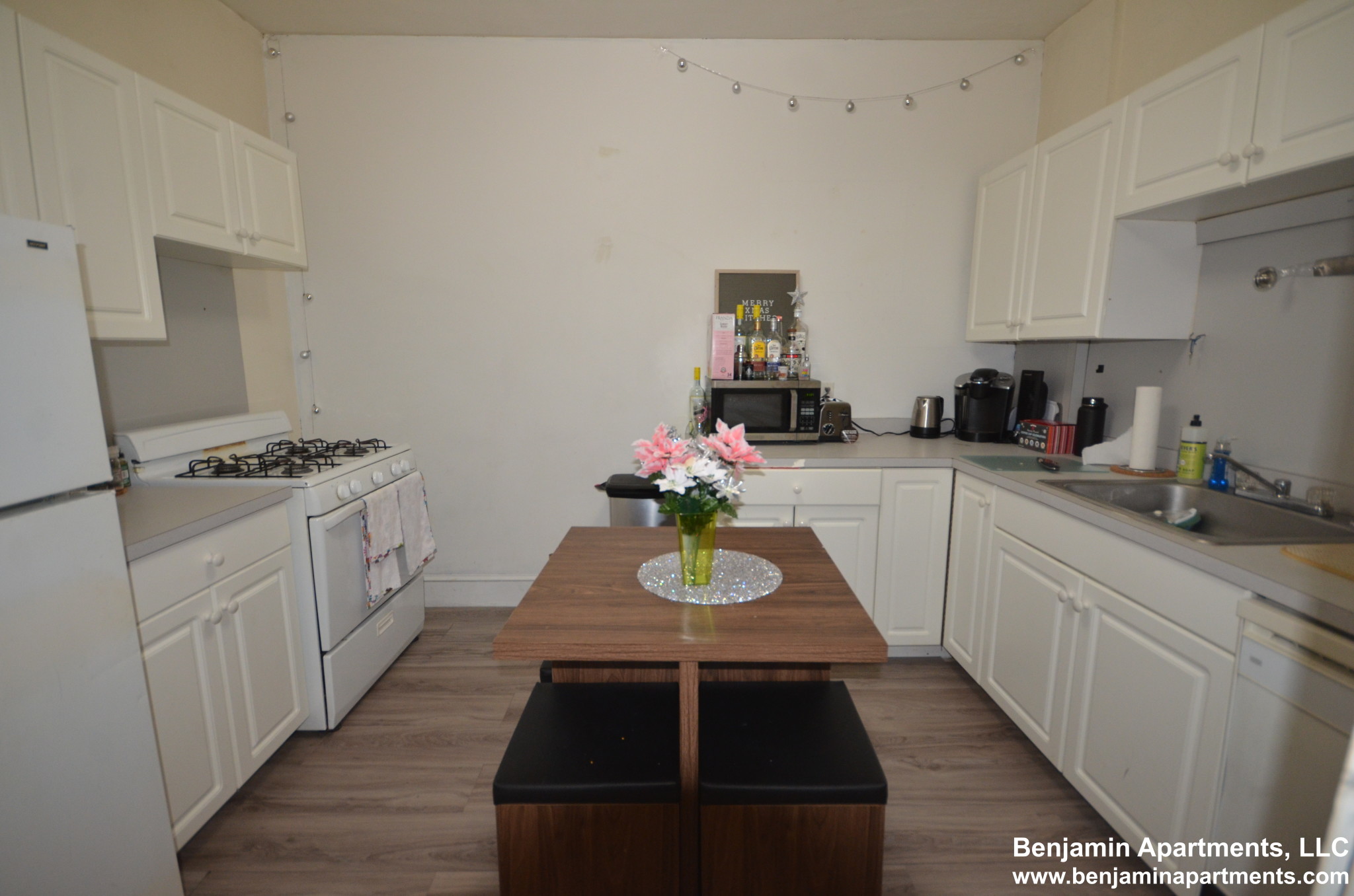 3 bed, 1 bath apartment for rent at 55 Egmont St Unit 2, Coolidge Corner — photo 3 of 7