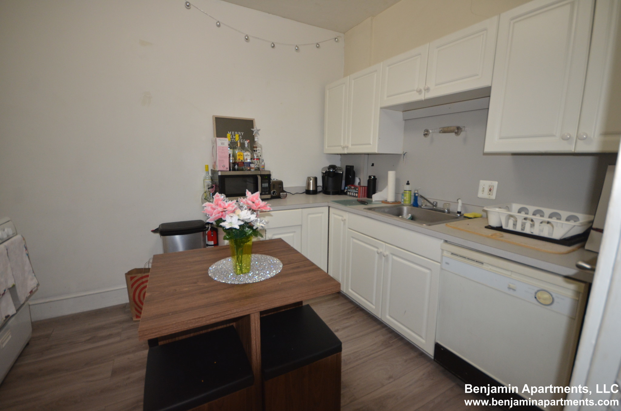 3 bed, 1 bath apartment for rent at 55 Egmont St Unit 2, Coolidge Corner