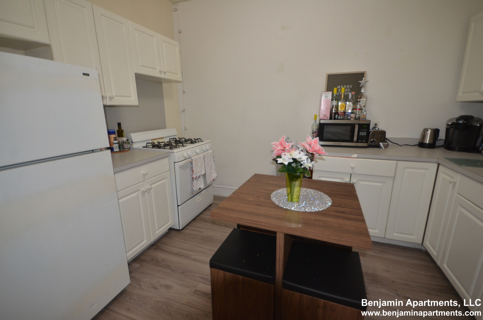 3 bed, 1 bath apartment for rent at 55 Egmont St Unit 2, Coolidge Corner — photo 2 of 7
