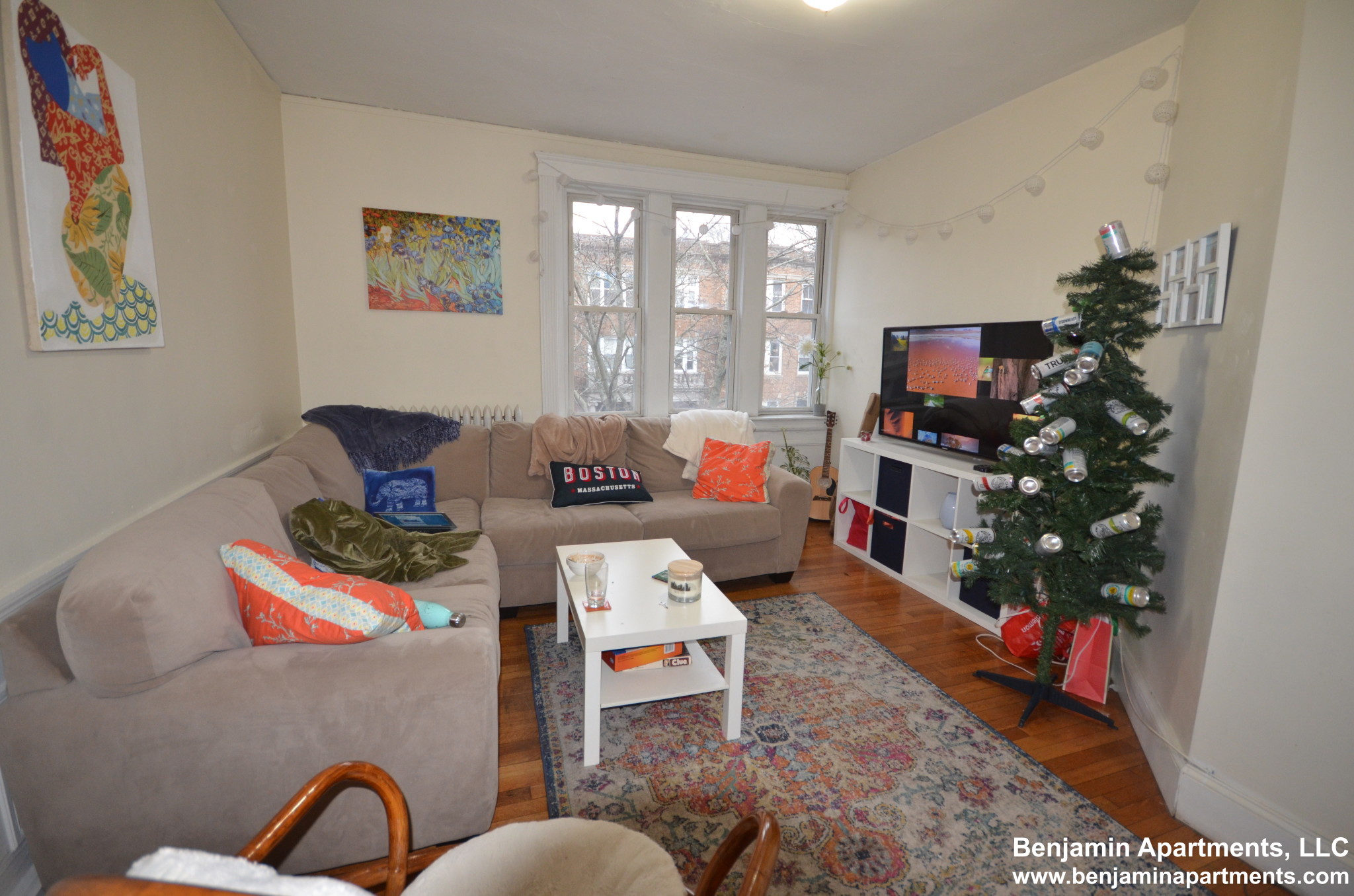 6 bed, 2 bath apartment for rent at 323 Saint Paul St Unit 3, Coolidge Corner — photo 1 of 9