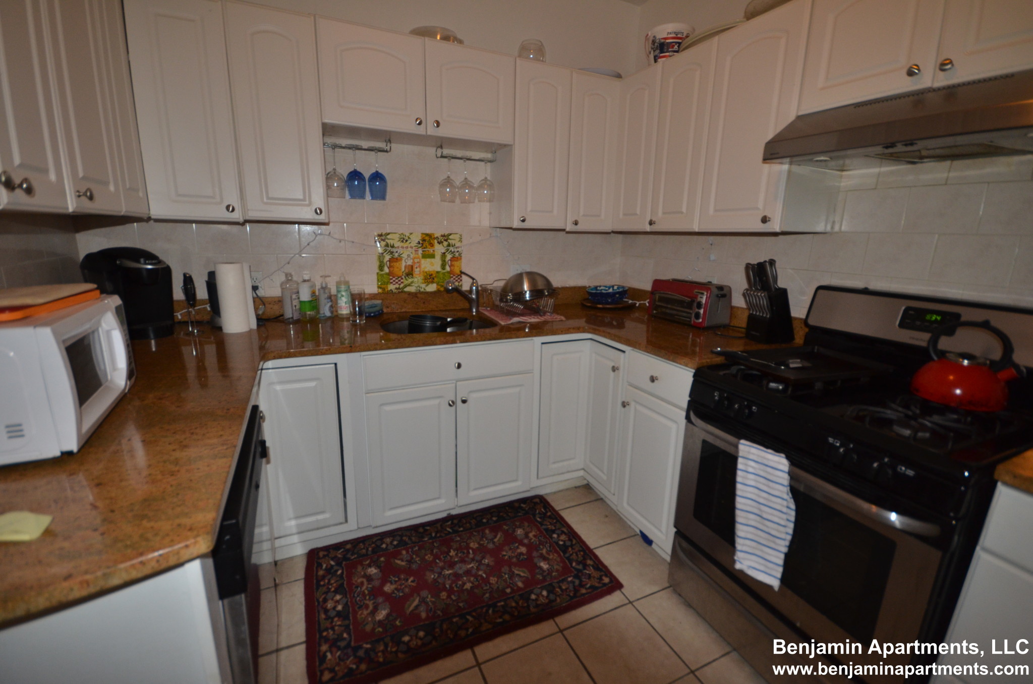6 bed, 2 bath apartment for rent at 323 Saint Paul St Unit 3, Coolidge Corner — photo 3 of 9