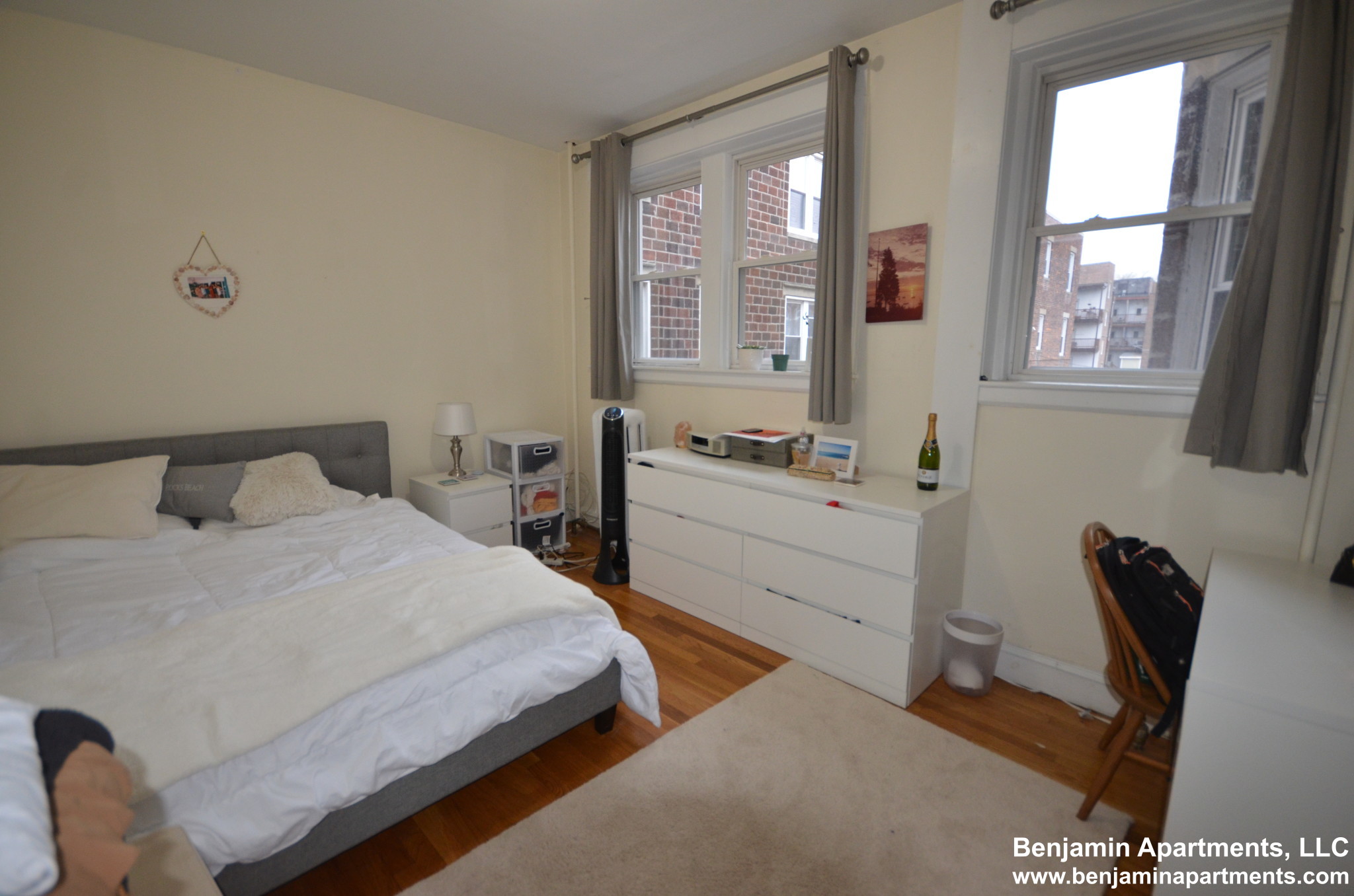 6 bed, 2 bath apartment for rent at 323 Saint Paul St Unit 3, Coolidge Corner — photo 5 of 9