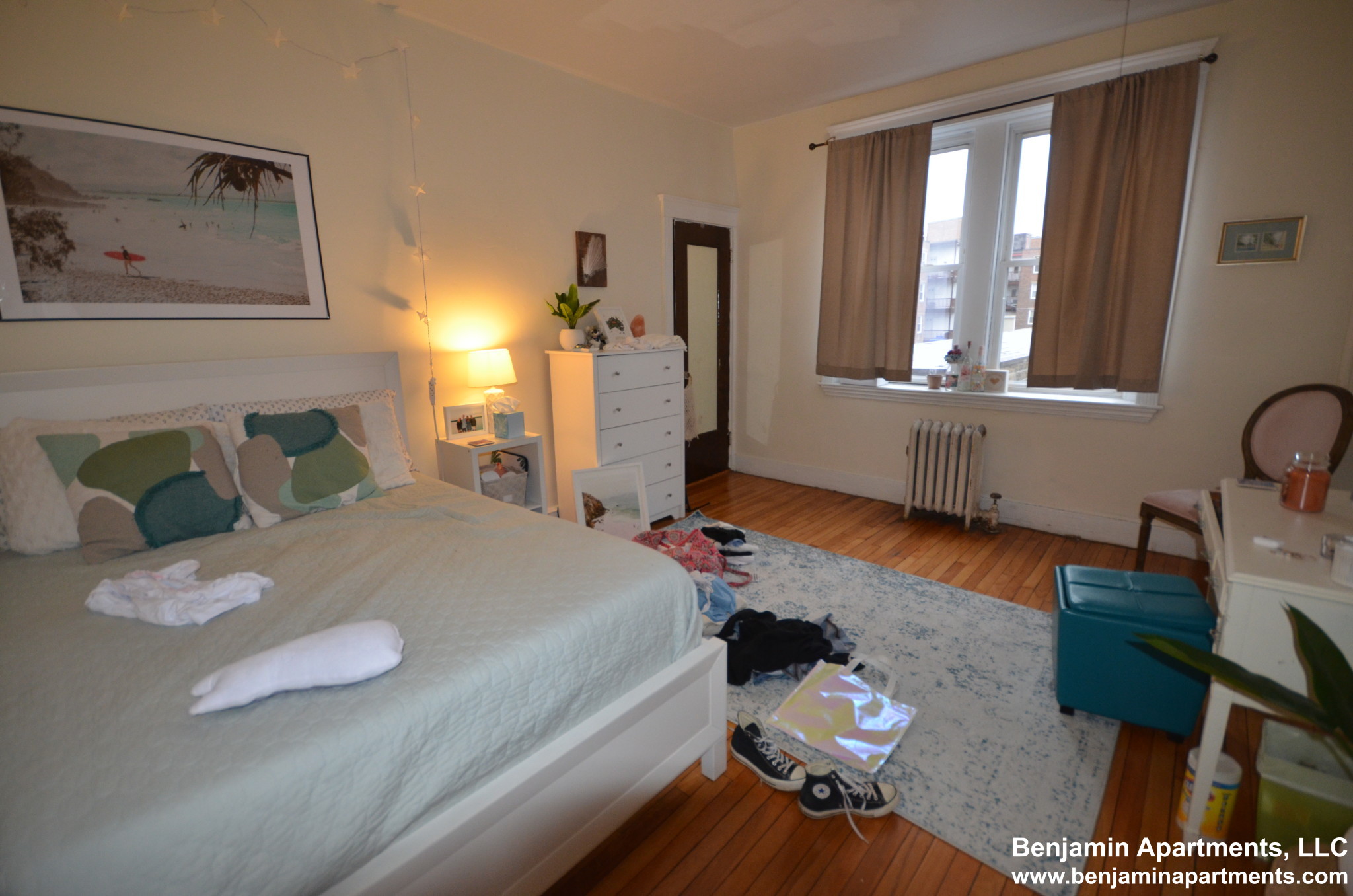 6 bed, 2 bath apartment for rent at 323 Saint Paul St Unit 3, Coolidge Corner — photo 6 of 9