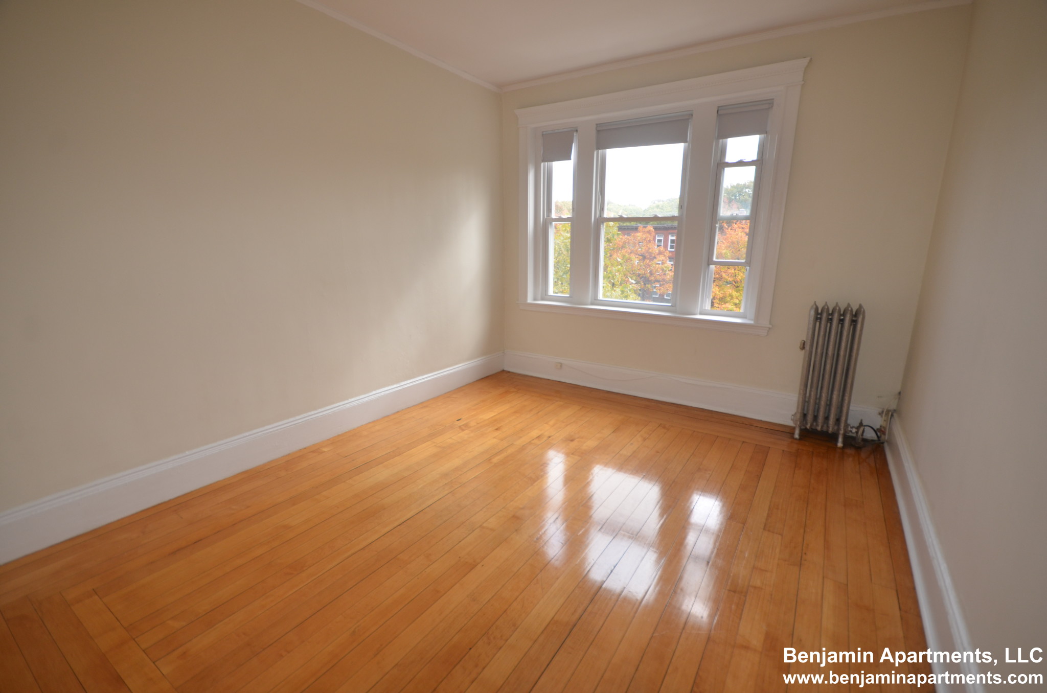 1822 Beacon St, Washington Square