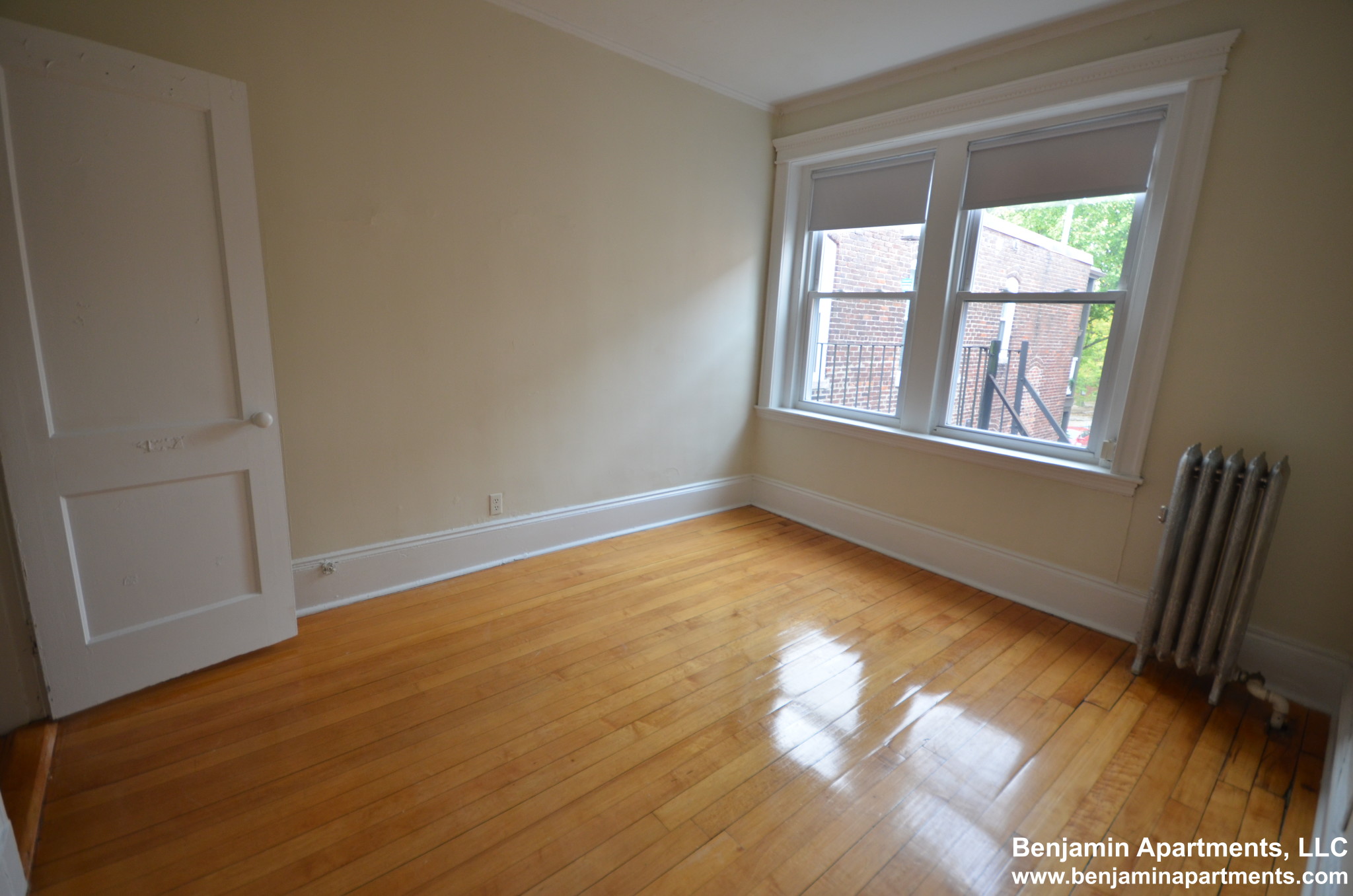 1822 Beacon St, Washington Square