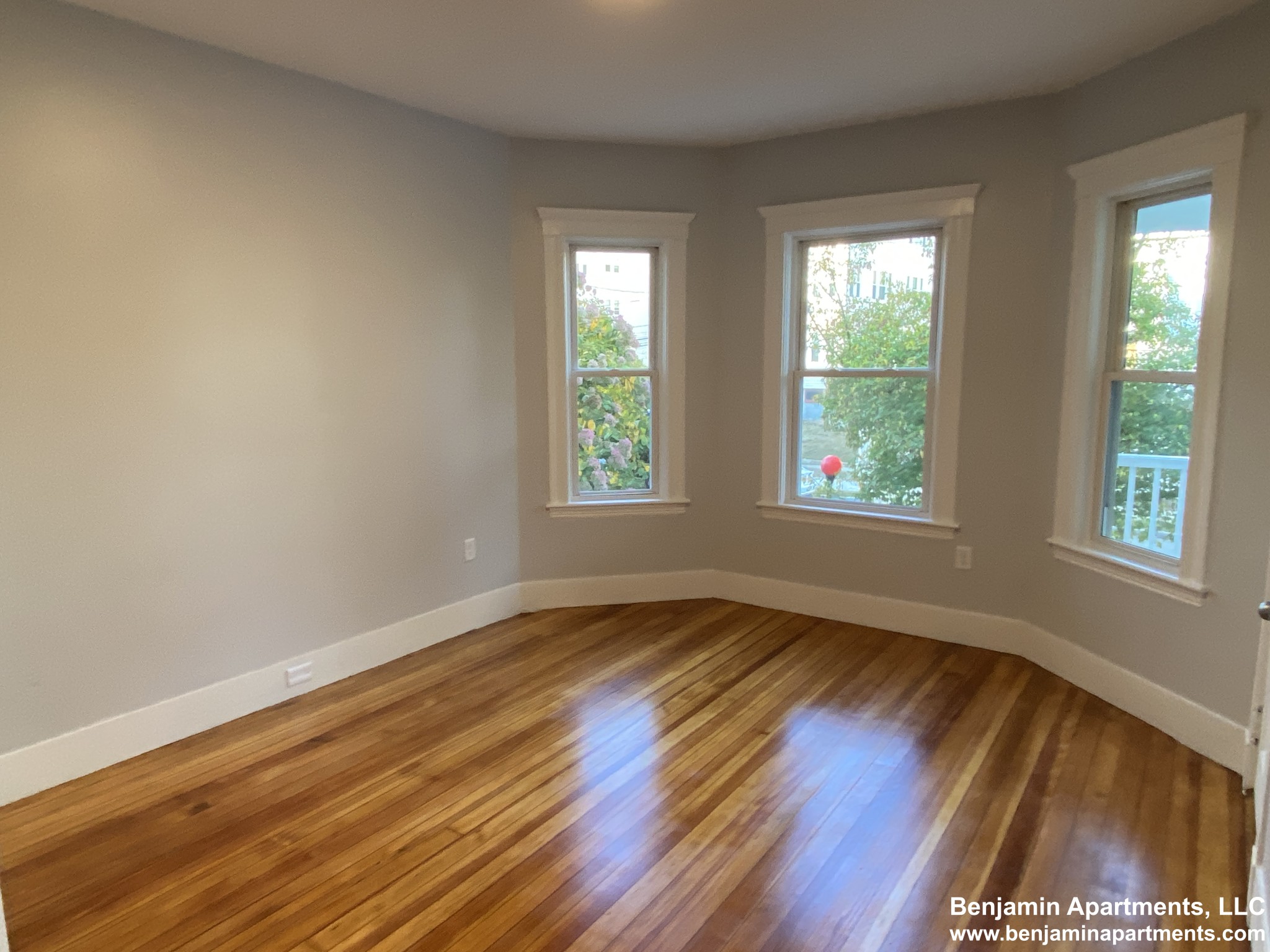 54 Tremont St, Oak Square