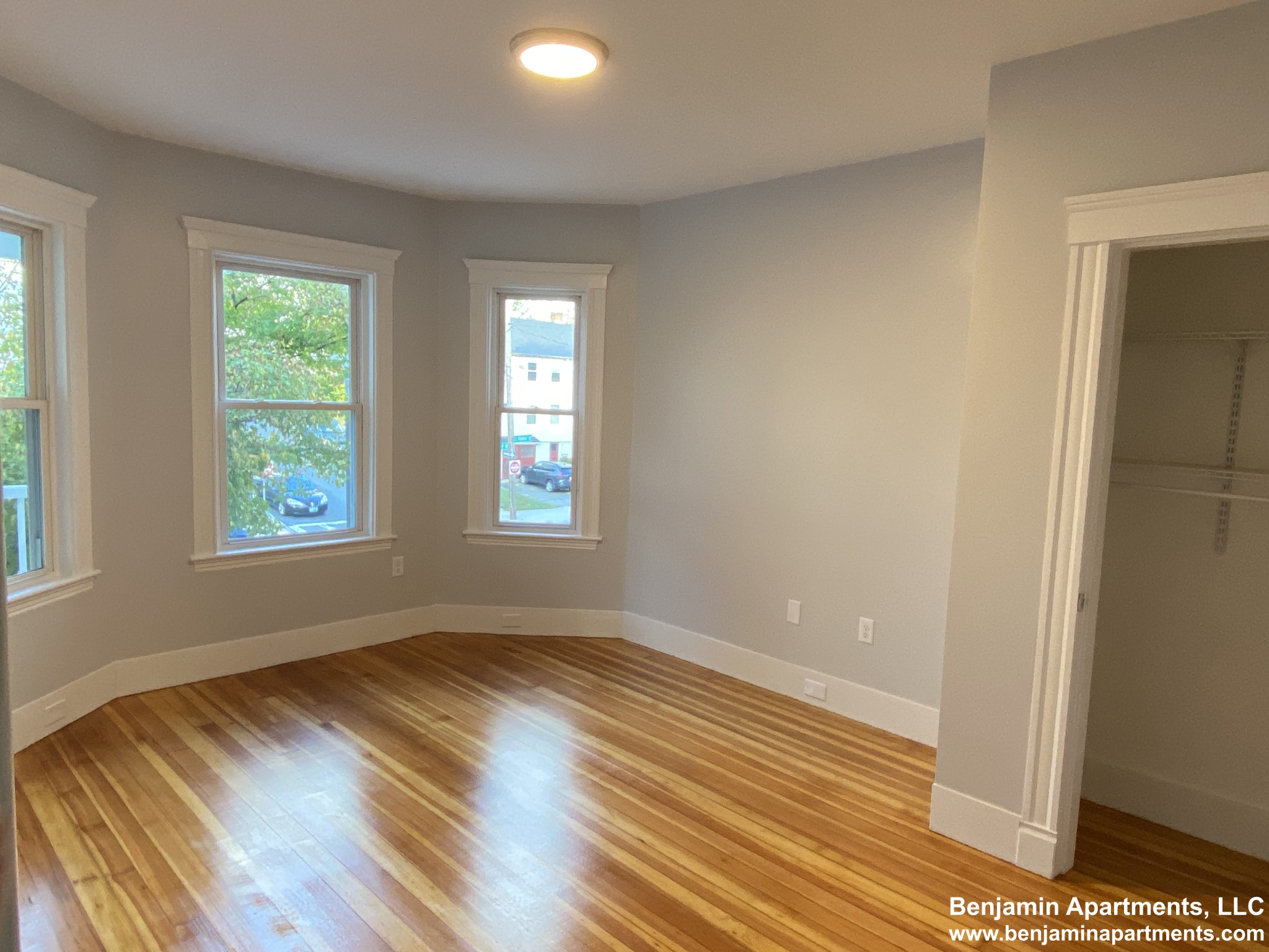 54 Tremont St, Oak Square