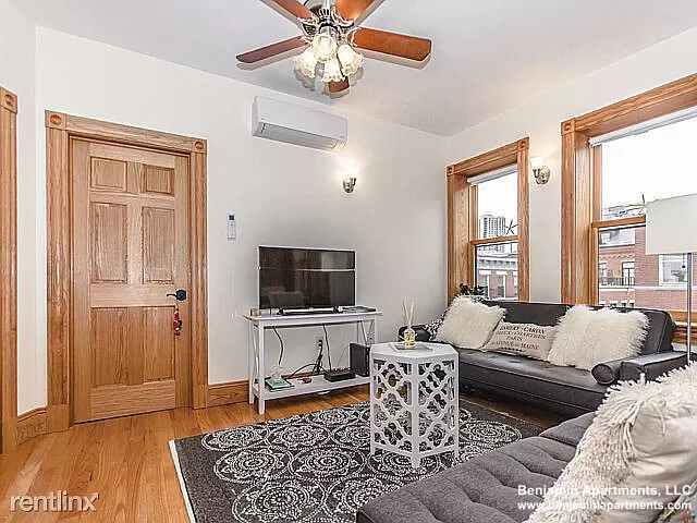 3 bed, 1 bath apartment for rent at 61 Phillips St Unit 3, Beacon Hill — photo 3 of 7