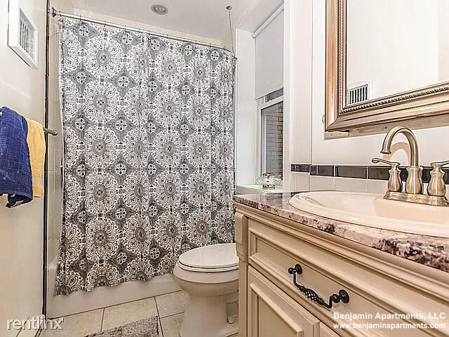 3 bed, 1 bath apartment for rent at 61 Phillips St Unit 3, Beacon Hill — photo 4 of 7