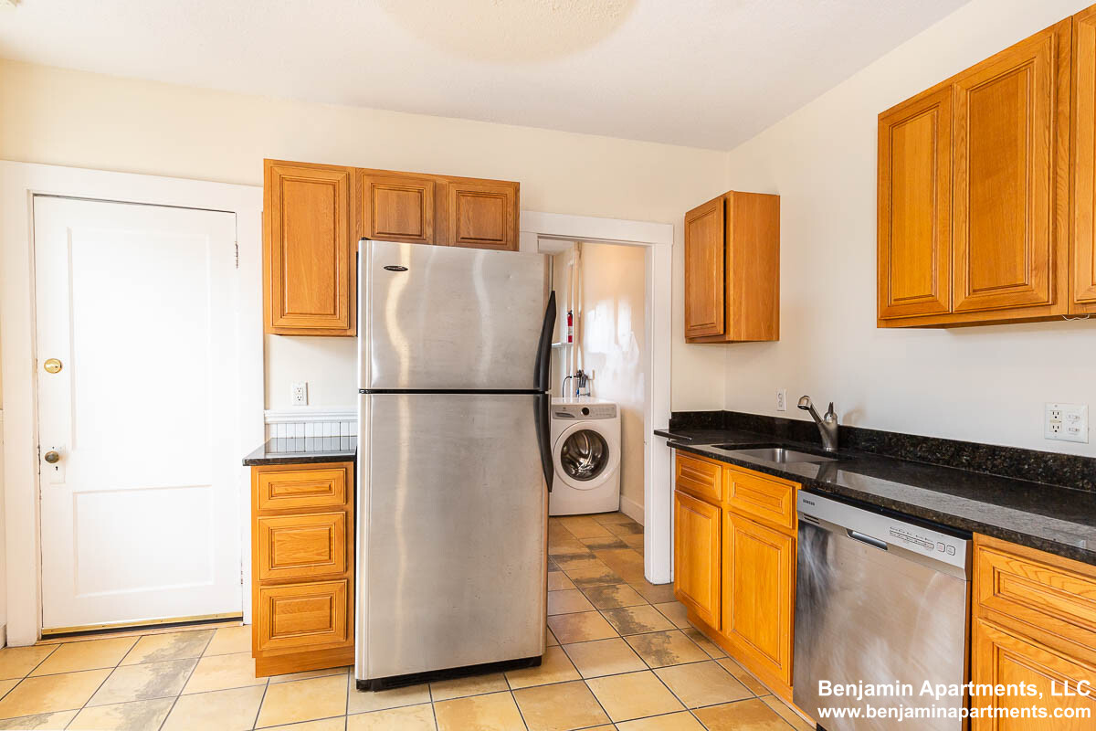 600 Broadway, Magoun Square