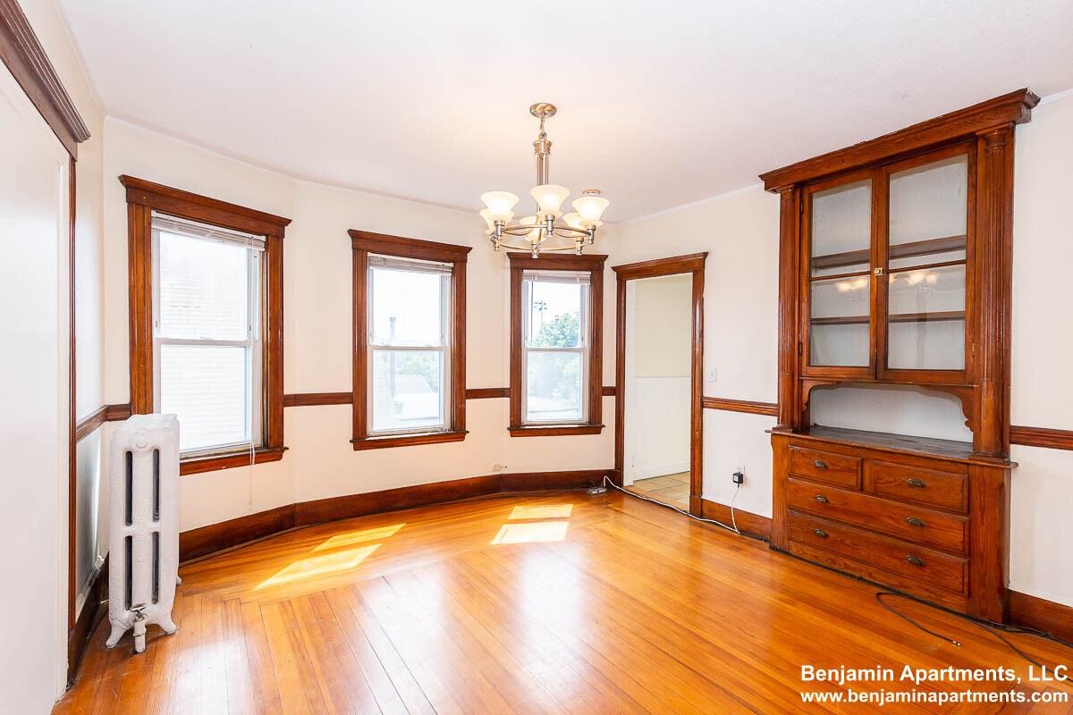 600 Broadway, Magoun Square