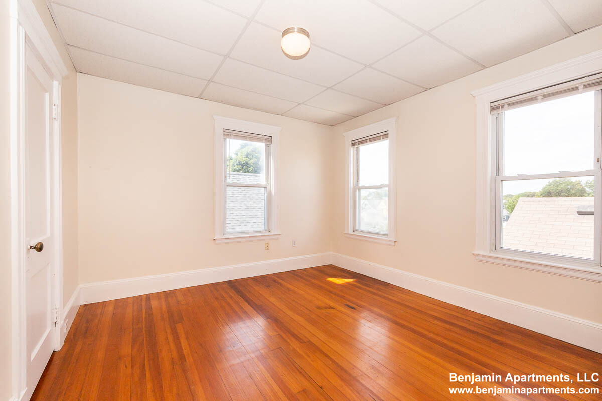 600 Broadway, Magoun Square