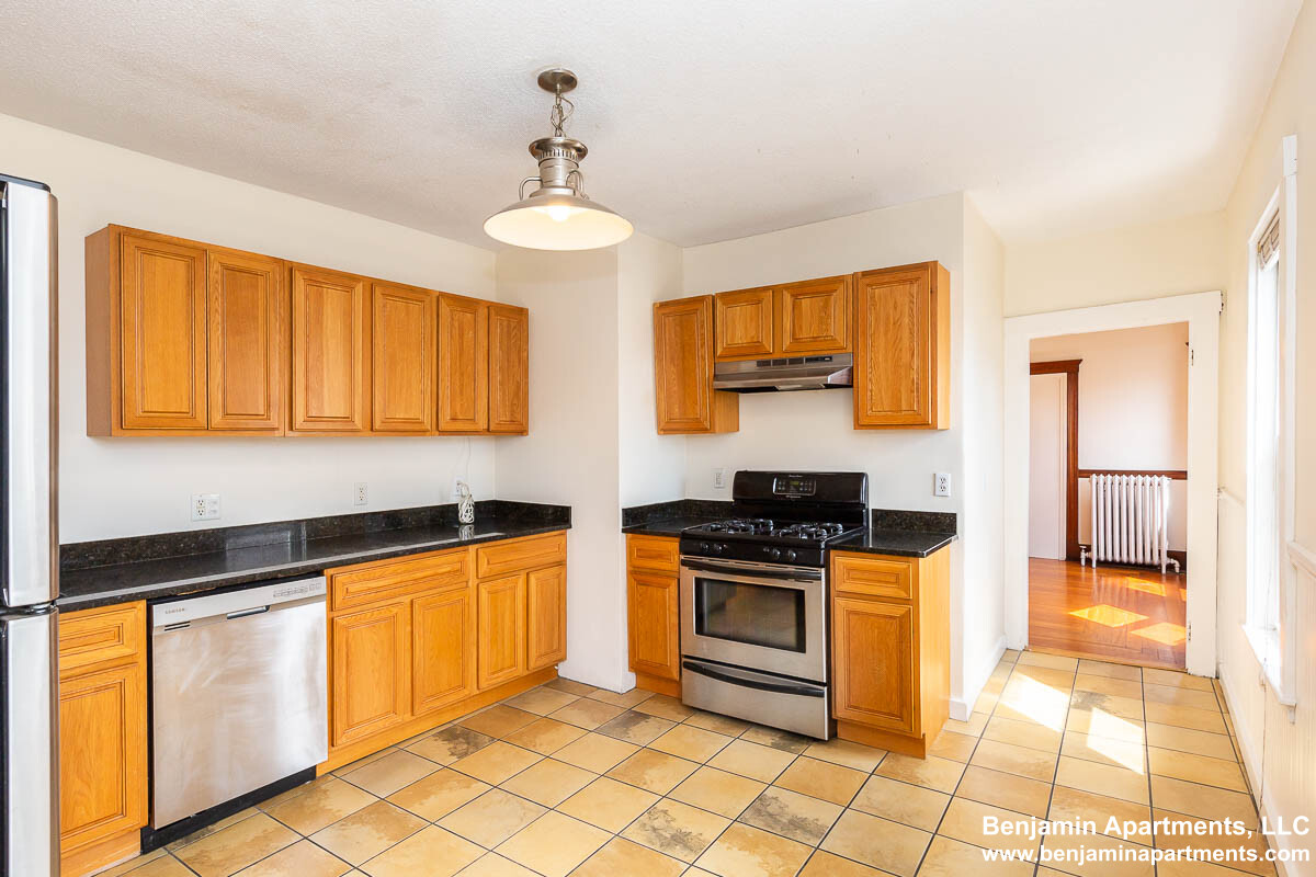 600 Broadway, Magoun Square