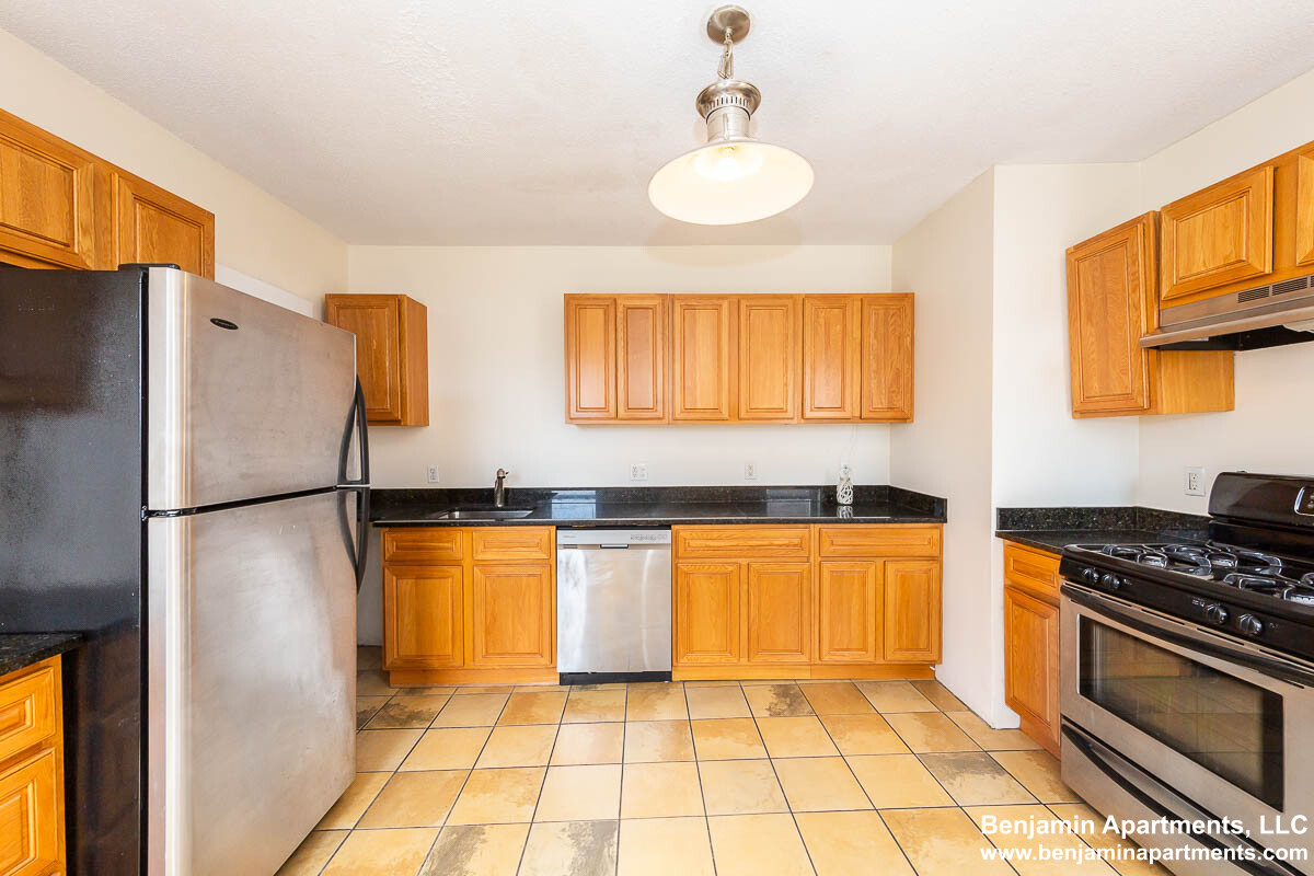 600 Broadway, Magoun Square