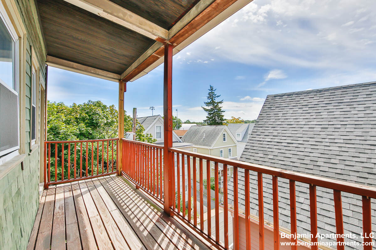 600 Broadway, Magoun Square