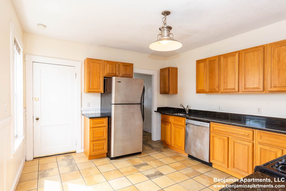 600 Broadway, Magoun Square