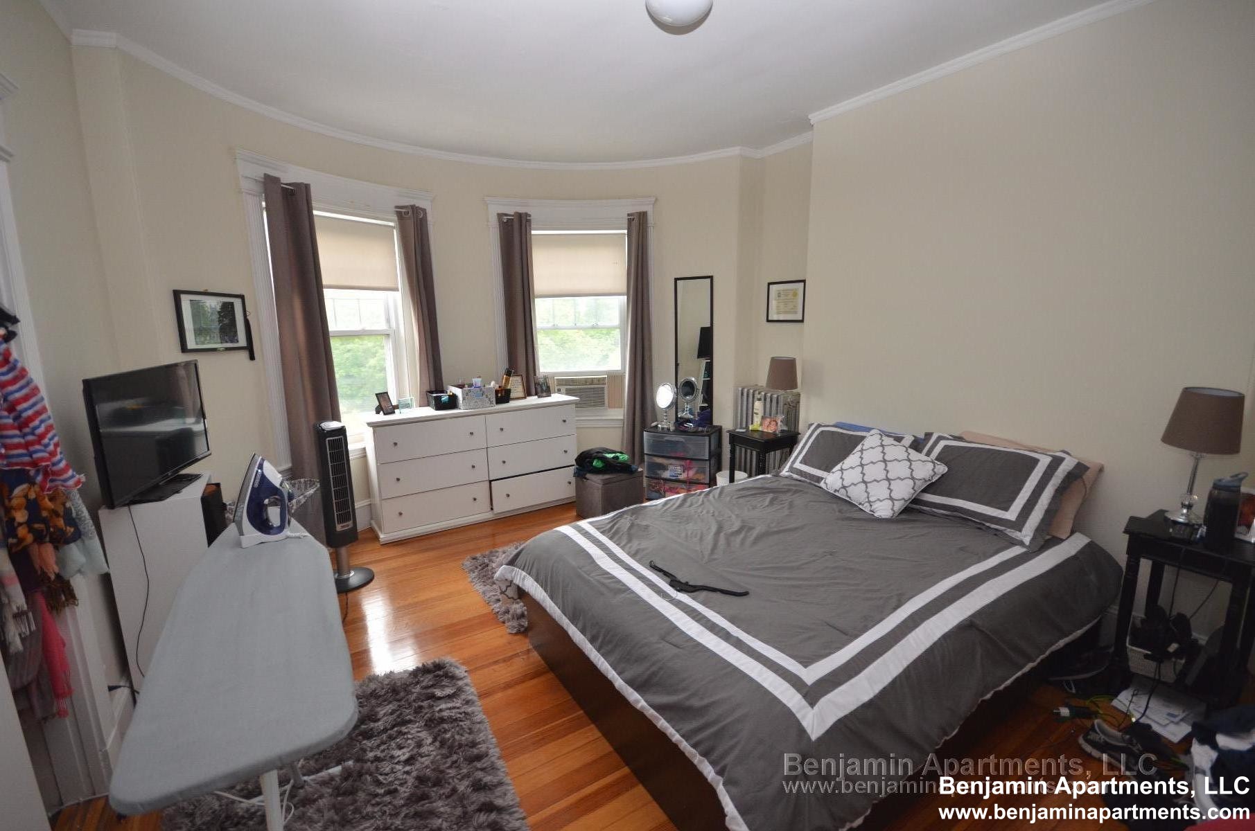 1589 Beacon St, Washington Square