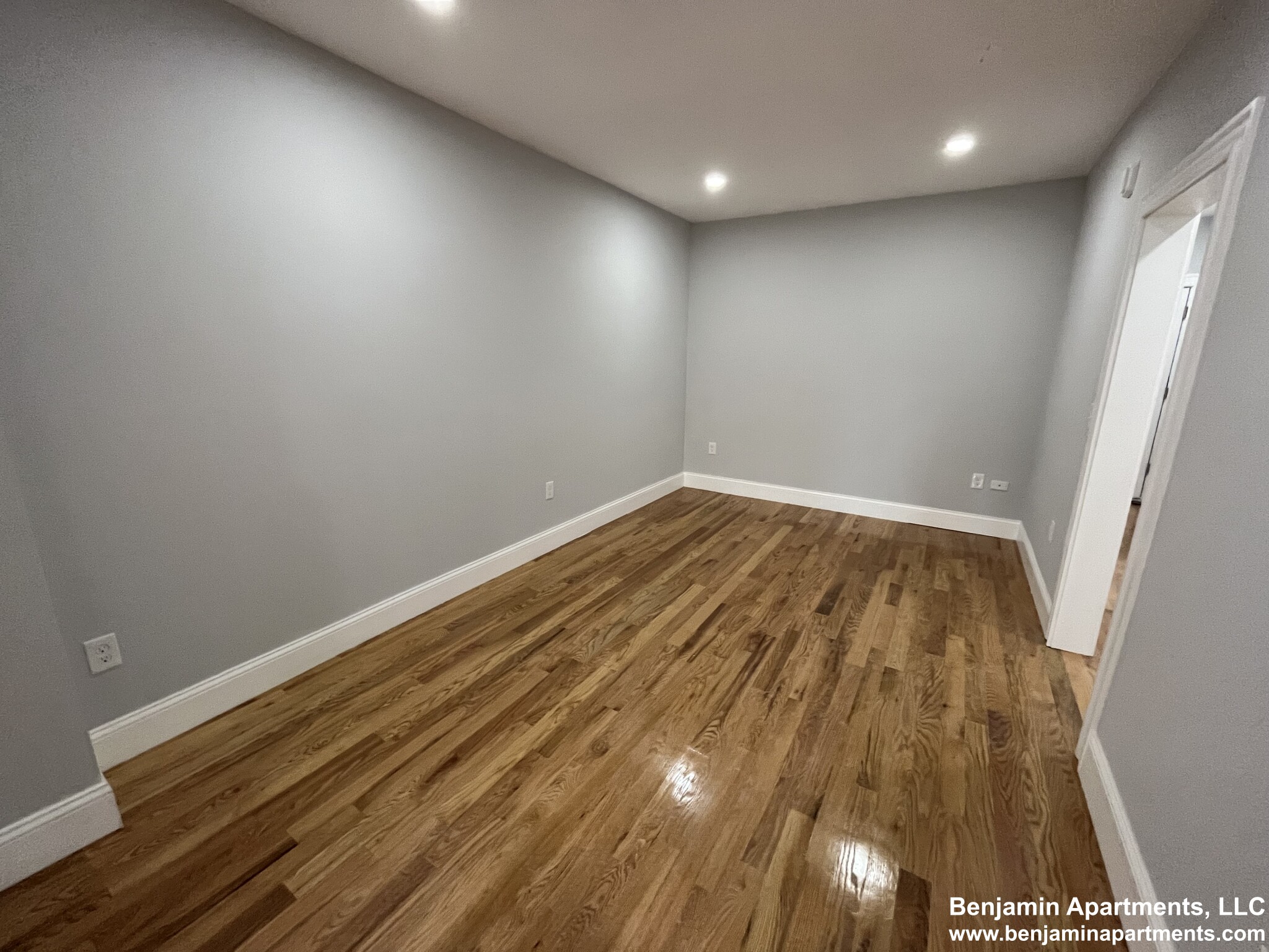 372 Oxford St, Ward Two