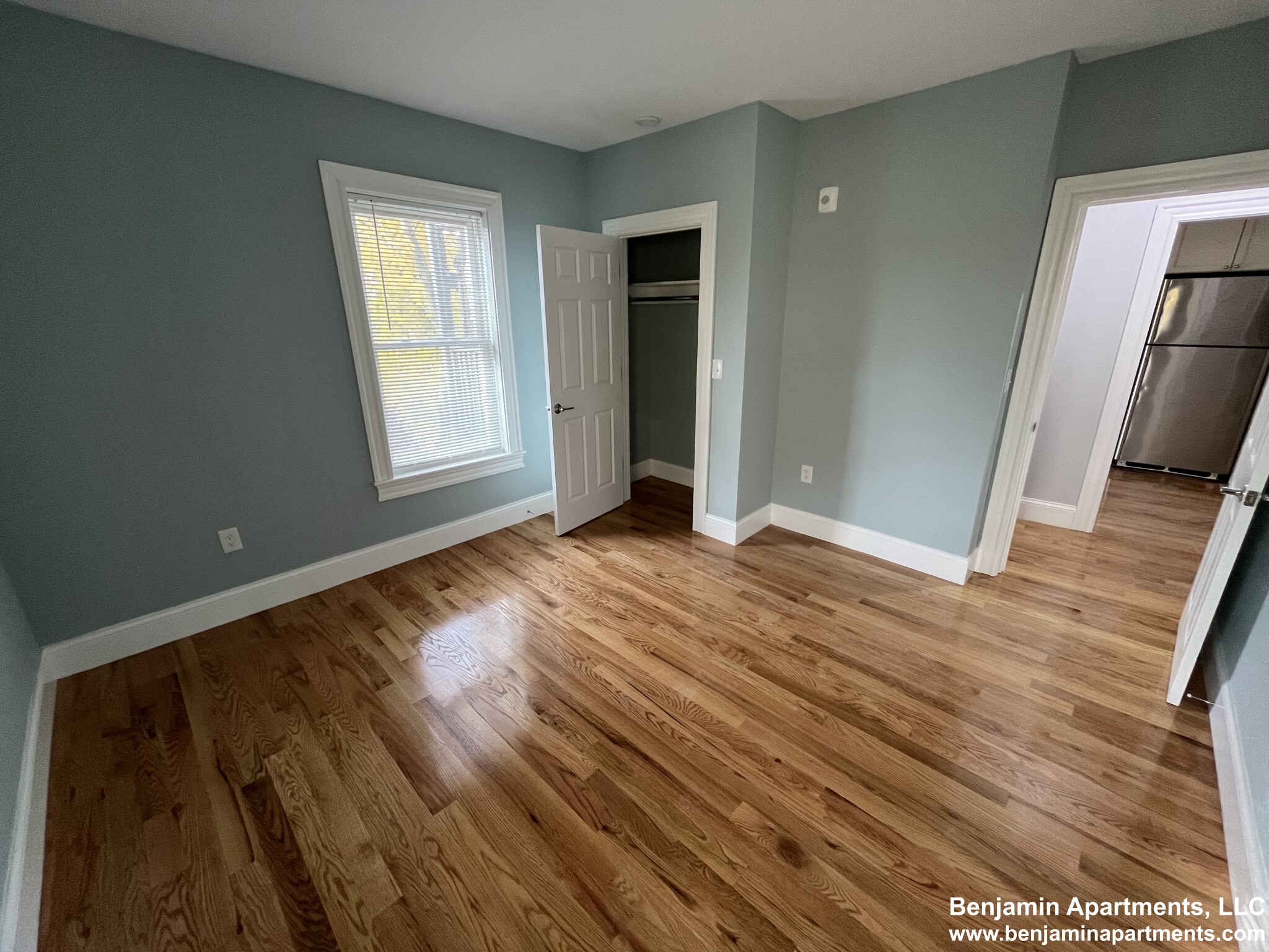 372 Oxford St, Ward Two