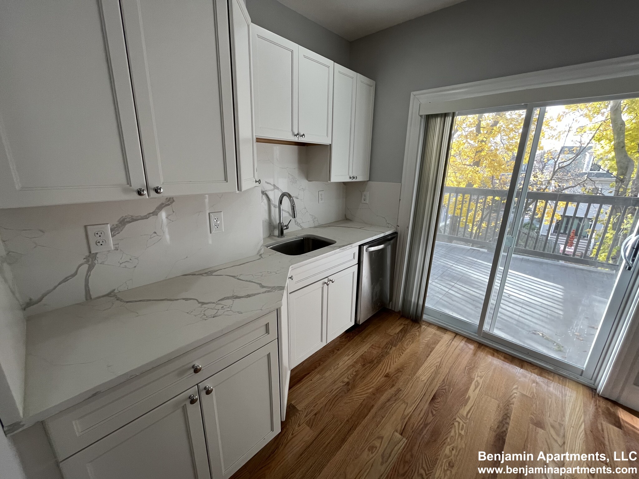 372 Oxford St, Ward Two