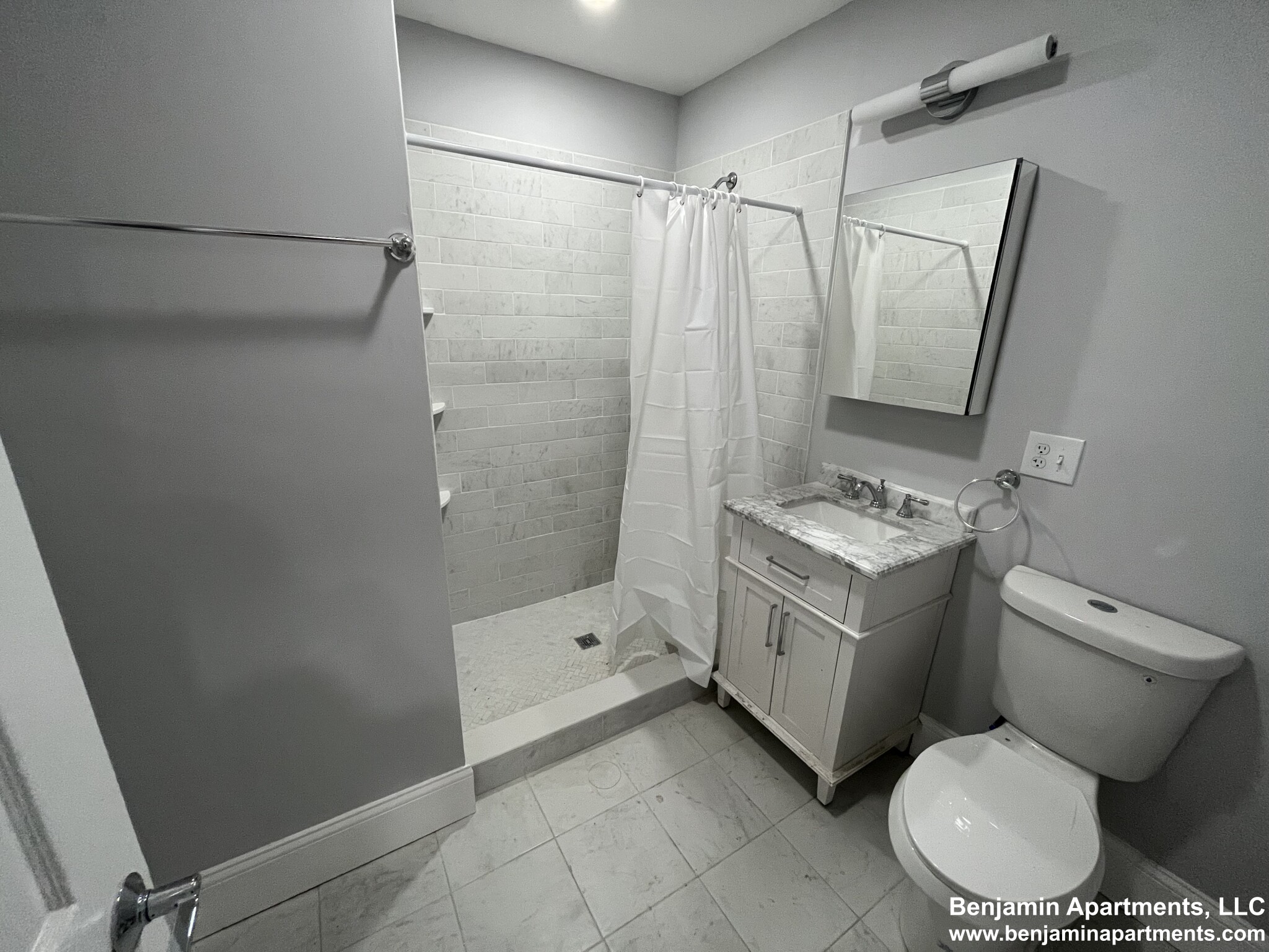 372 Oxford St, Ward Two