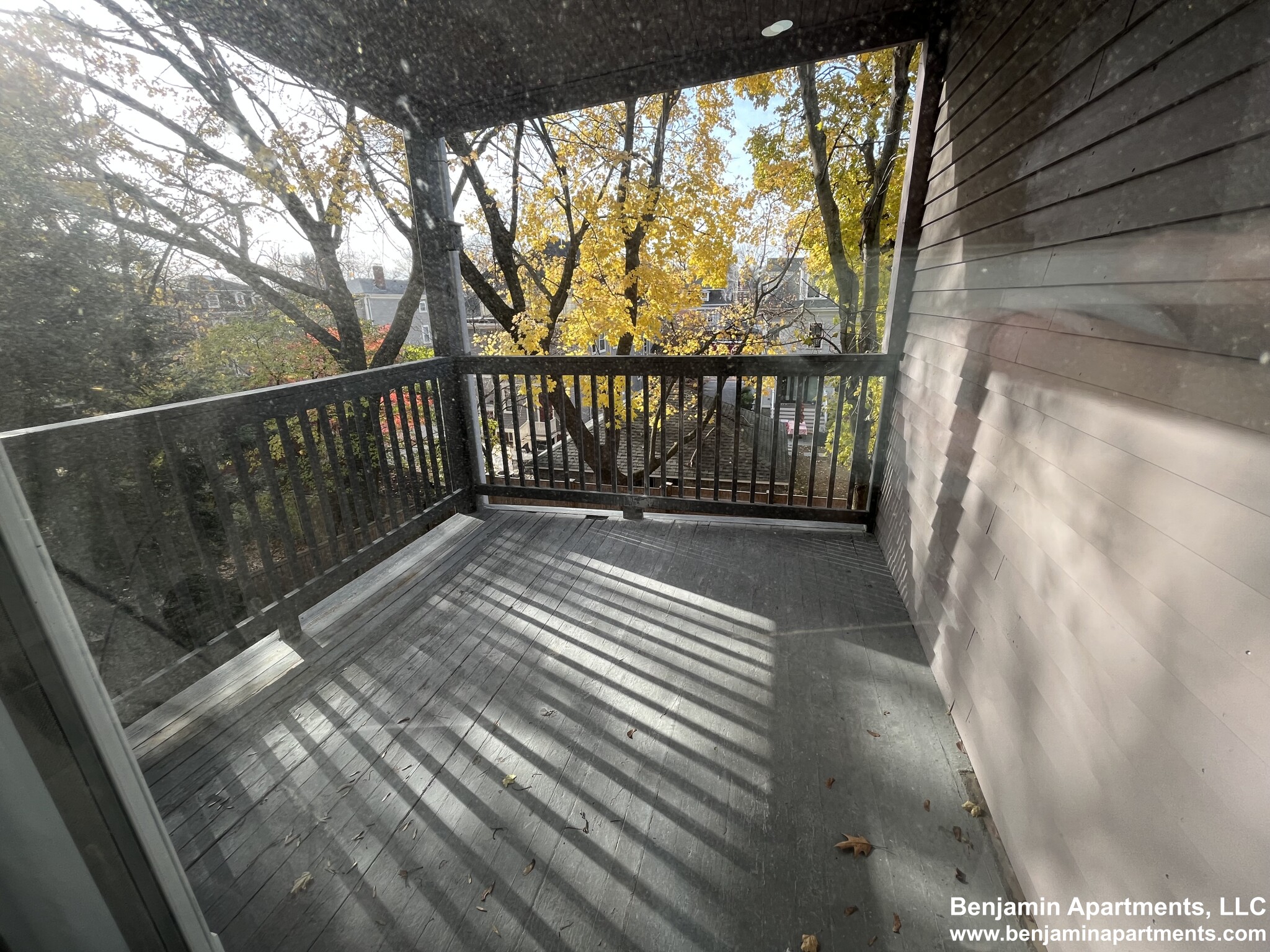 372 Oxford St, Ward Two