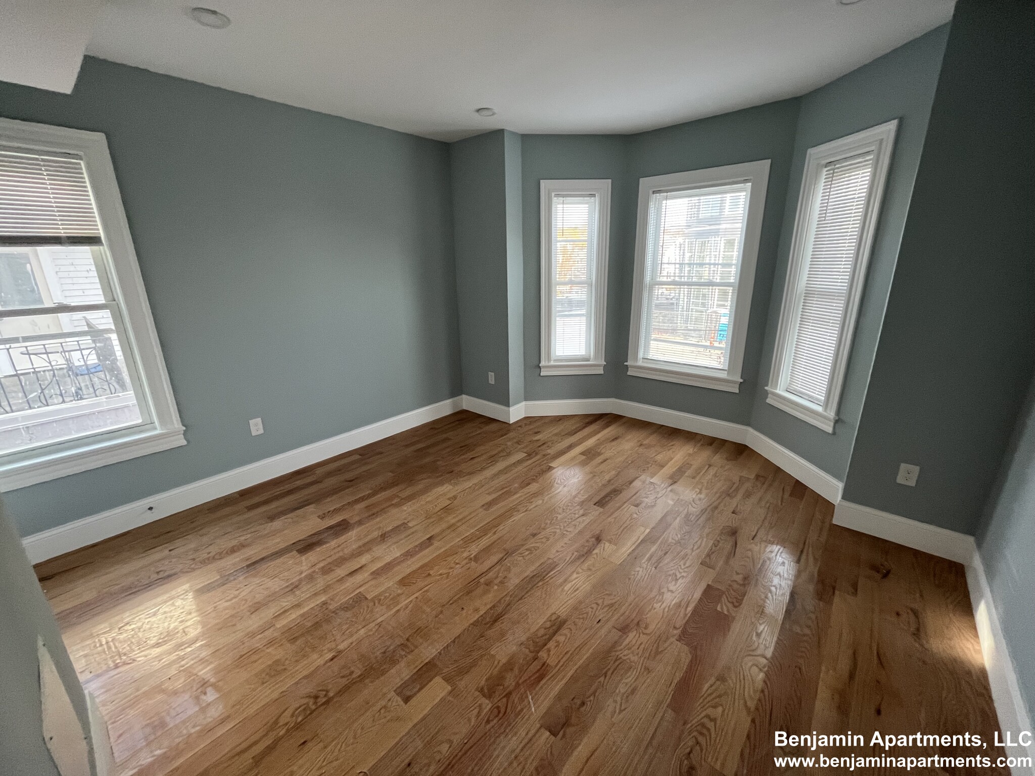 374 Oxford St, Porter Square