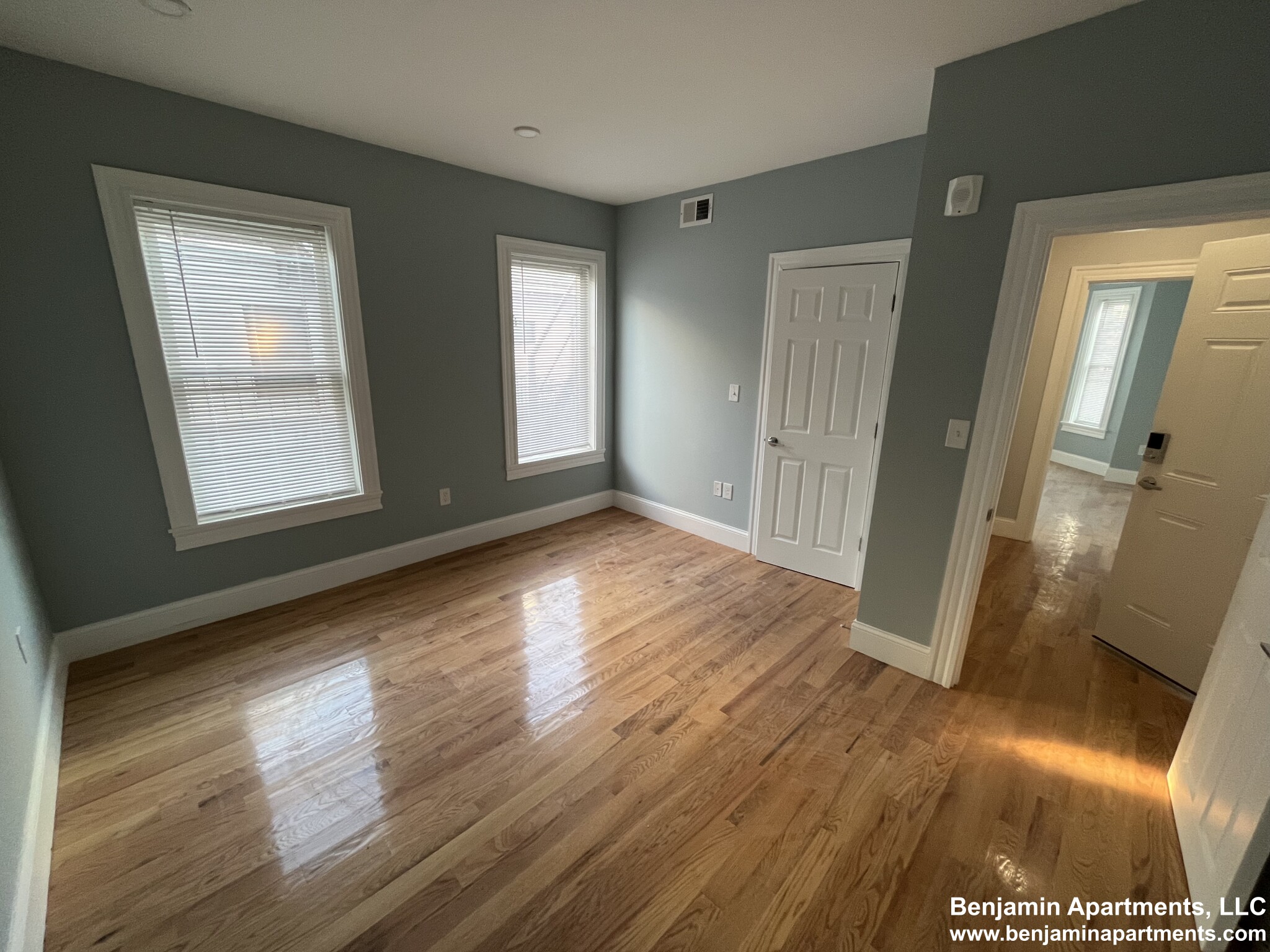 374 Oxford St, Porter Square