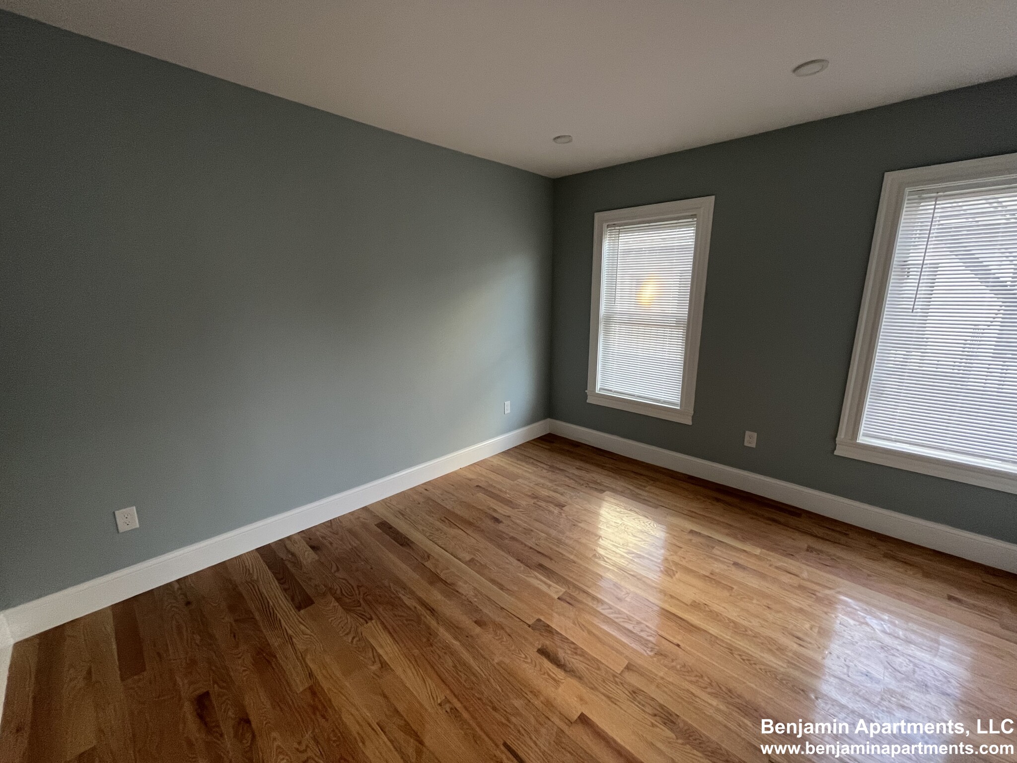 374 Oxford St, Porter Square