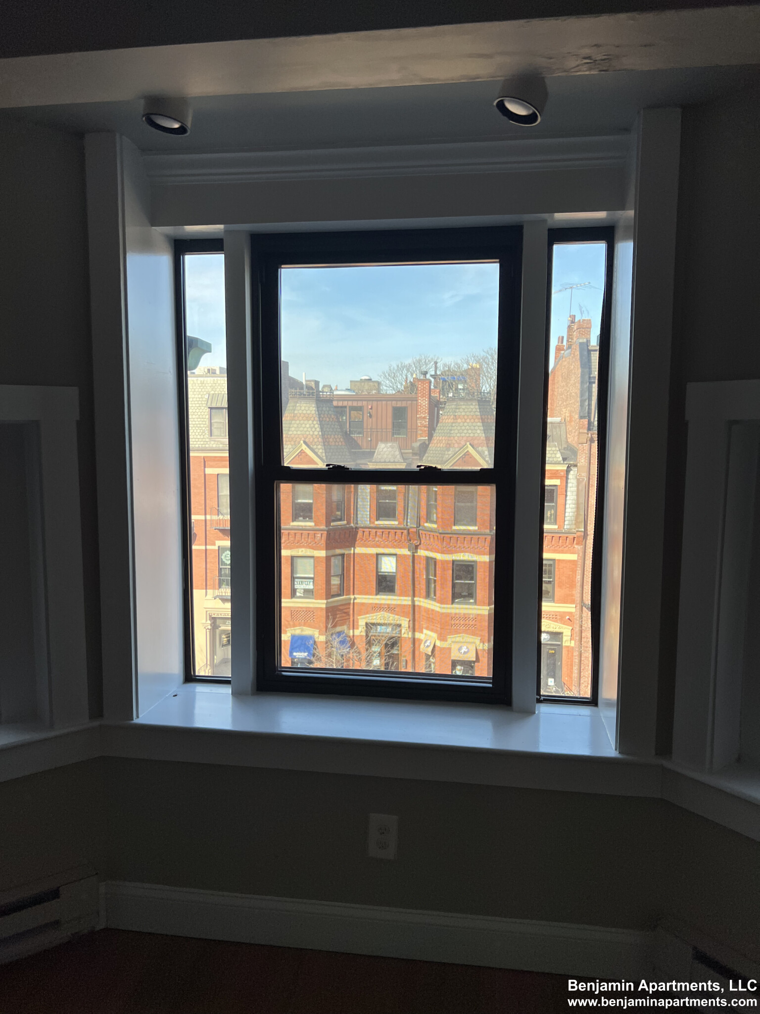 250 Newbury St, Back Bay