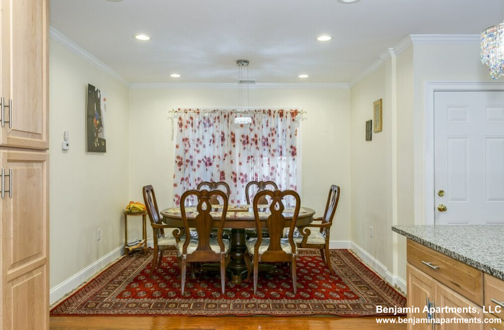 16 Eliot Crescent, Chestnut Hill