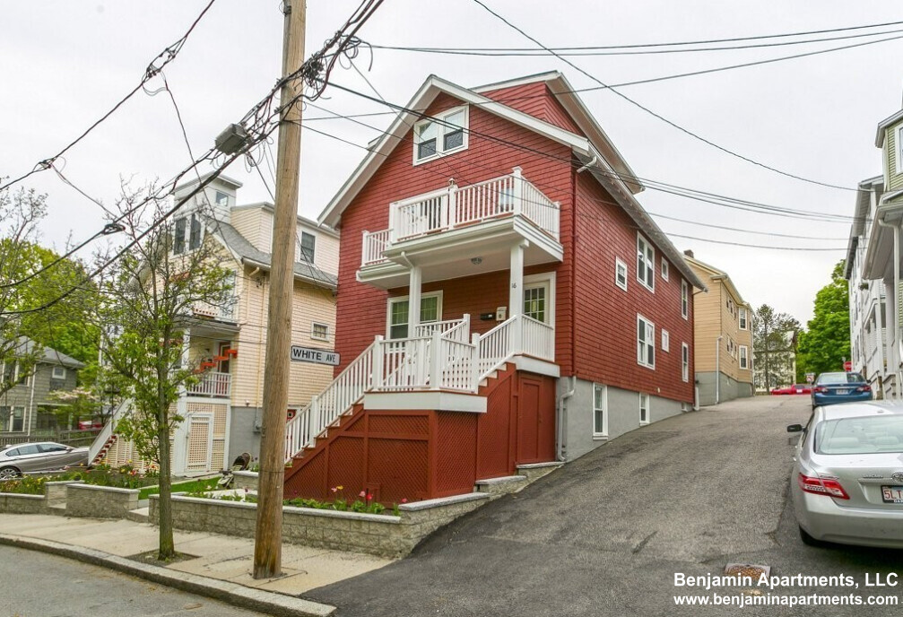 16 Eliot Crescent, Chestnut Hill