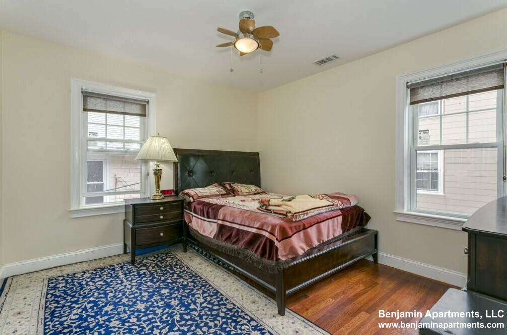 16 Eliot Crescent, Chestnut Hill