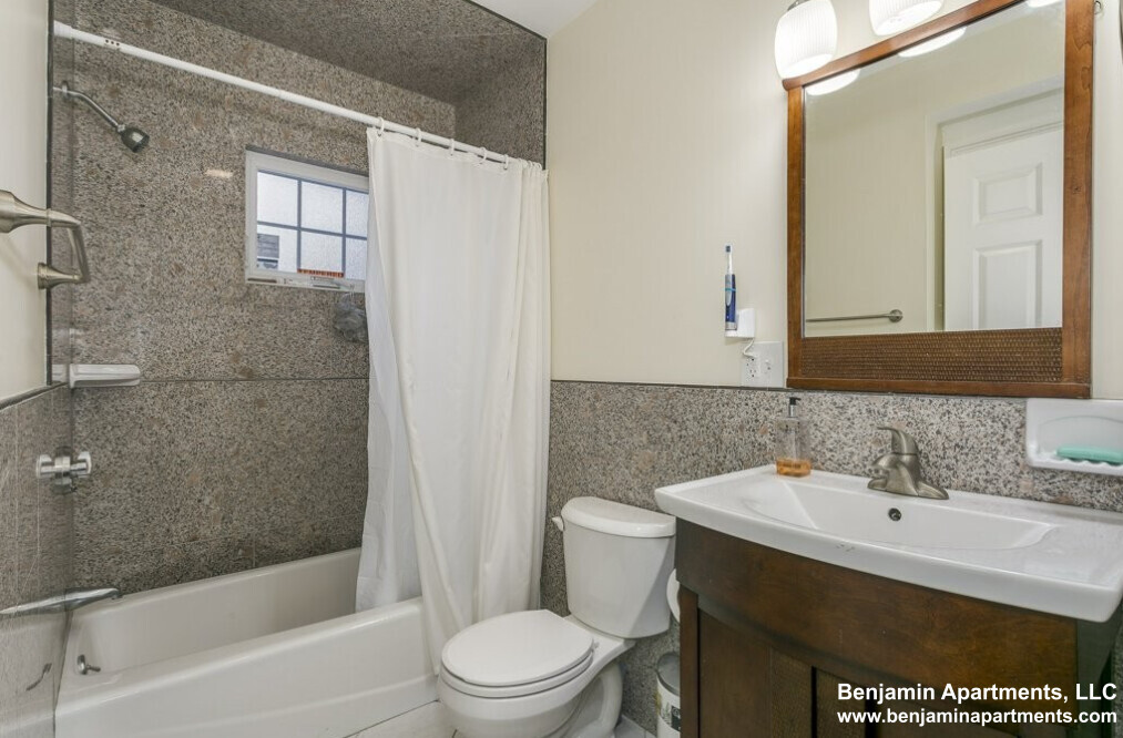 16 Eliot Crescent, Chestnut Hill