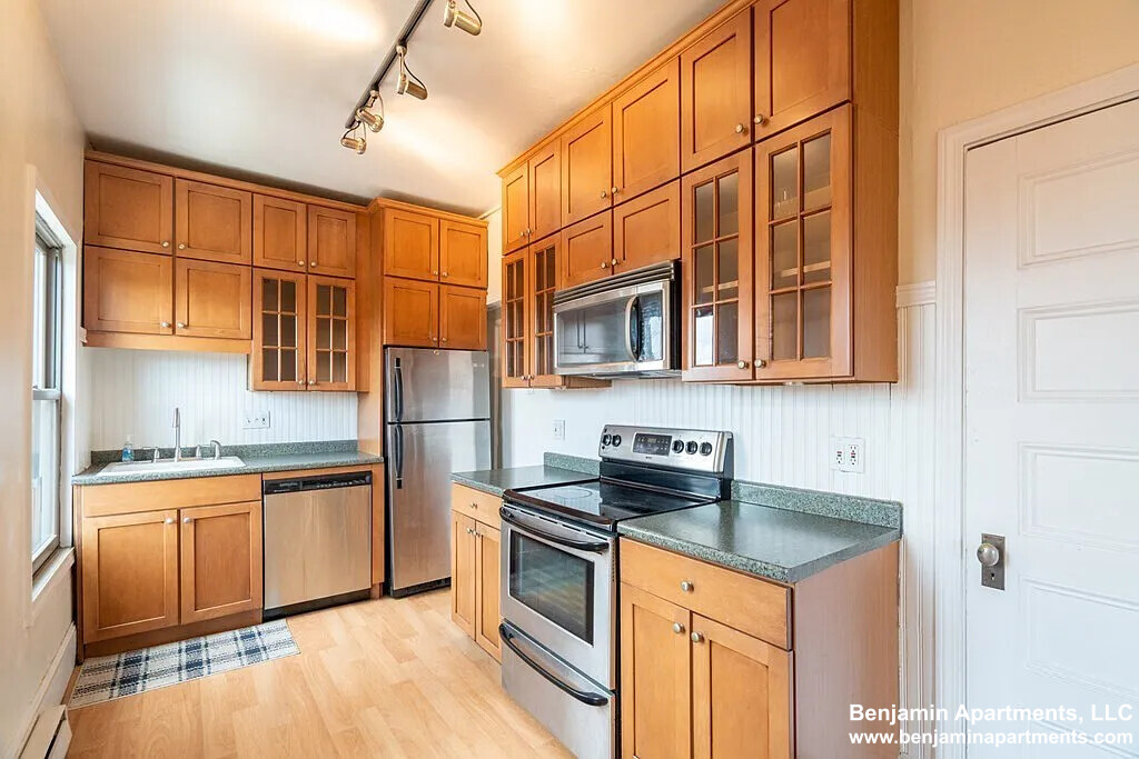 857 Beacon St, Fenway