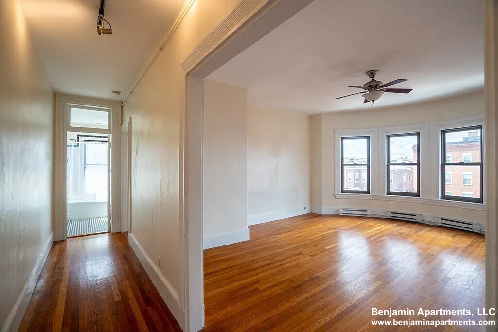 857 Beacon St, Fenway