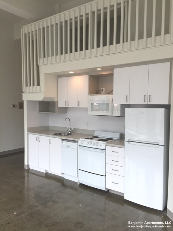 61 Brookline Ave, Fenway