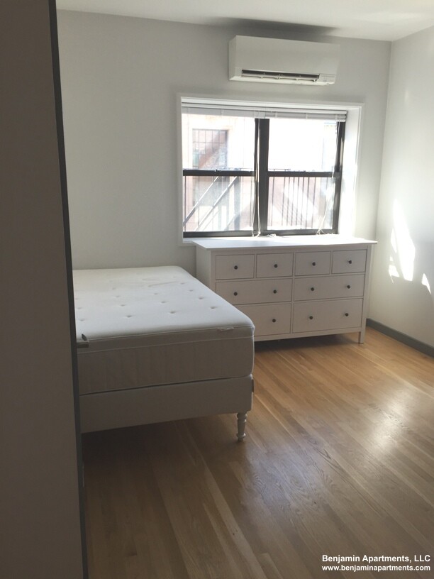 144 Bowdoin St, Beacon Hill