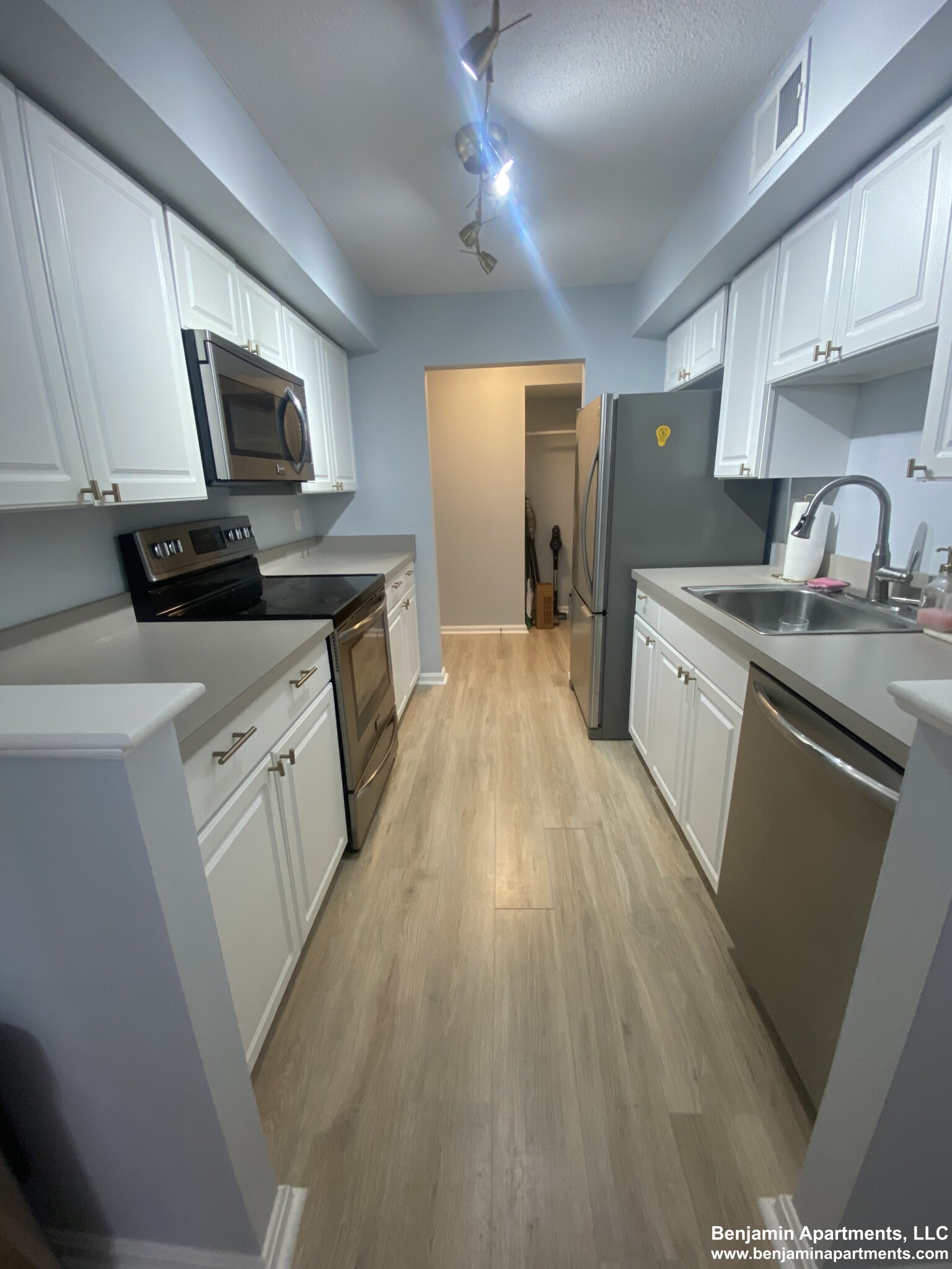 8 Beals Cove Rd, Hingham