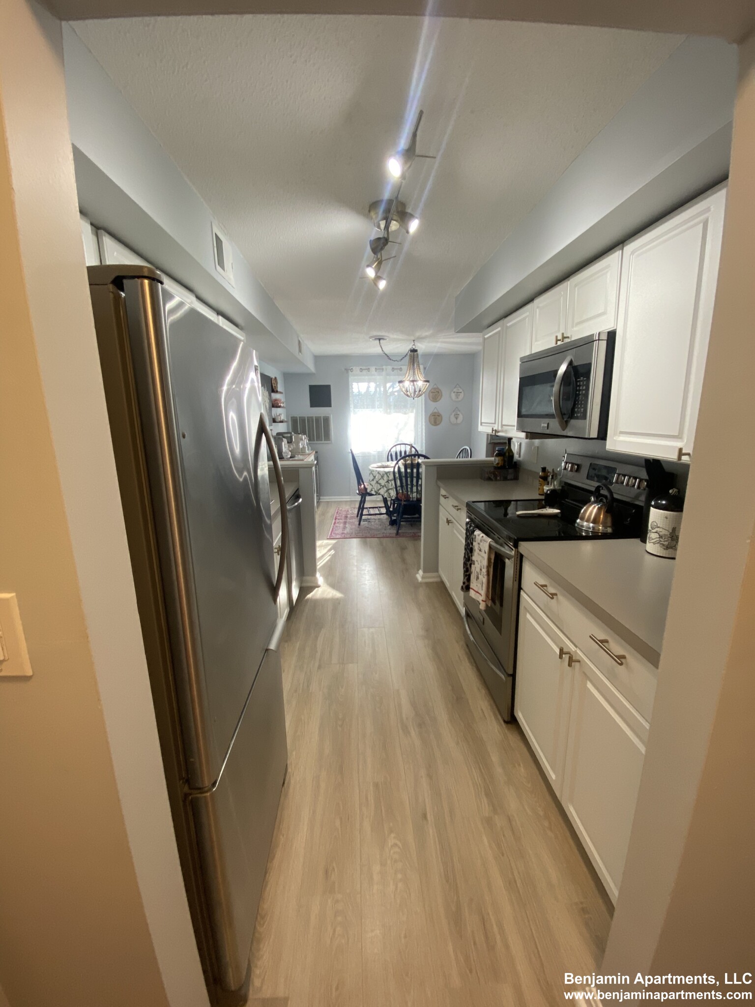 8 Beals Cove Rd, Hingham