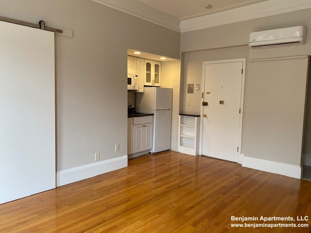 228 Newbury St, Back Bay