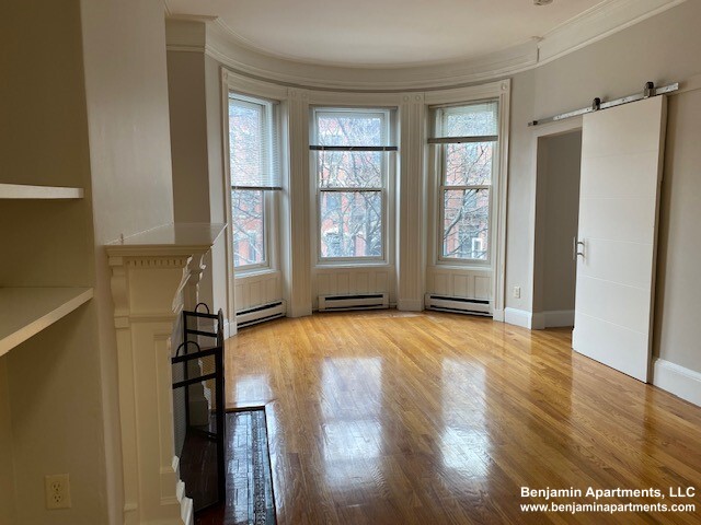 228 Newbury St, Back Bay